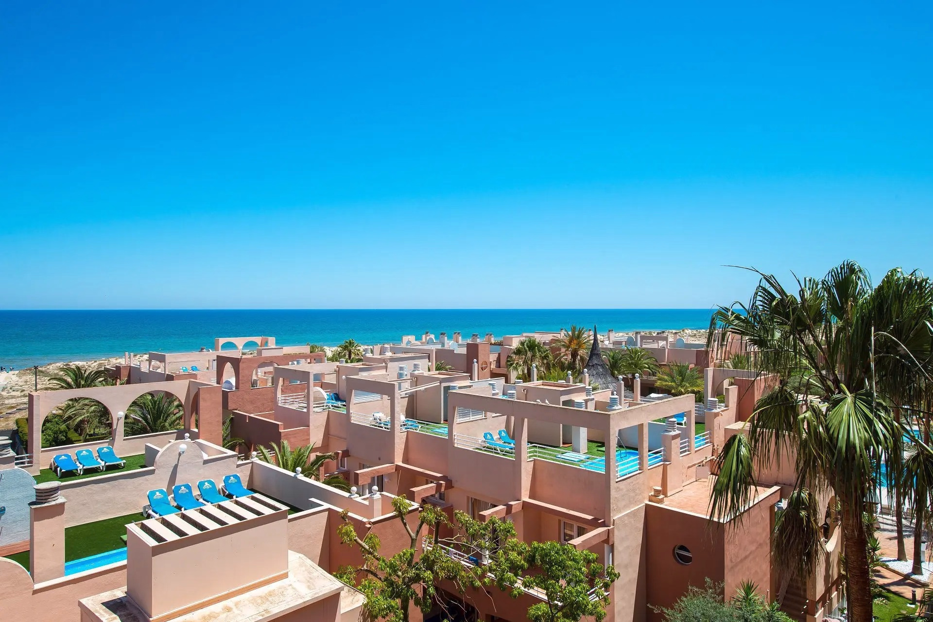 🏨 Hôtel 4* - Jours 1 à 3, 5