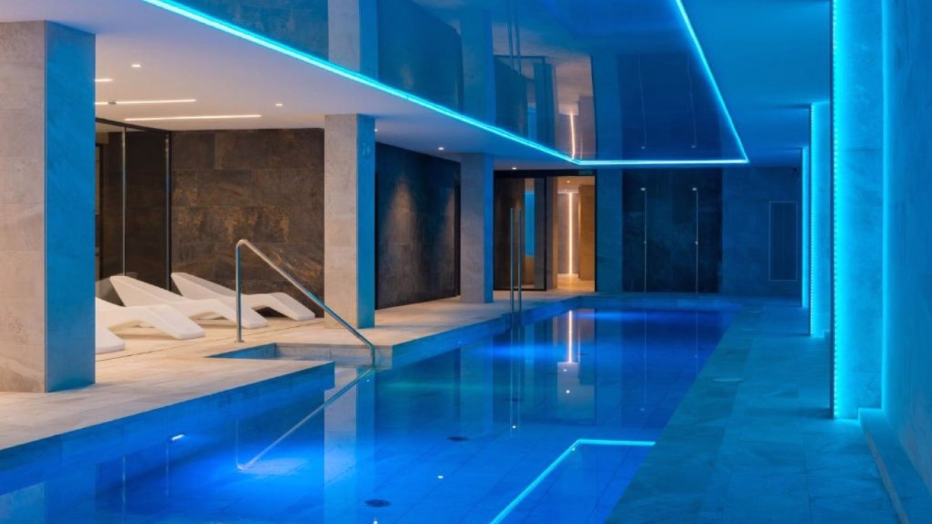 🏨 Hôtel 4* - Jours 1 à 7