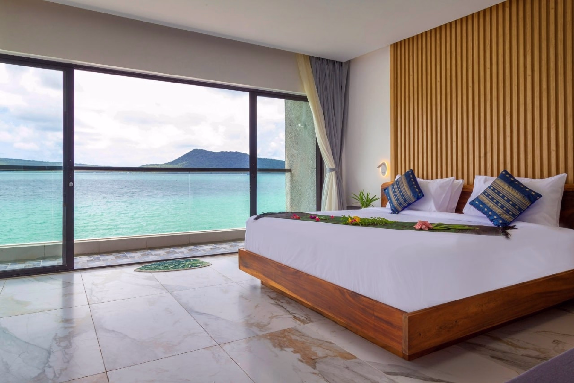 🏩 Hôtel 4* - Jours 10 à 13