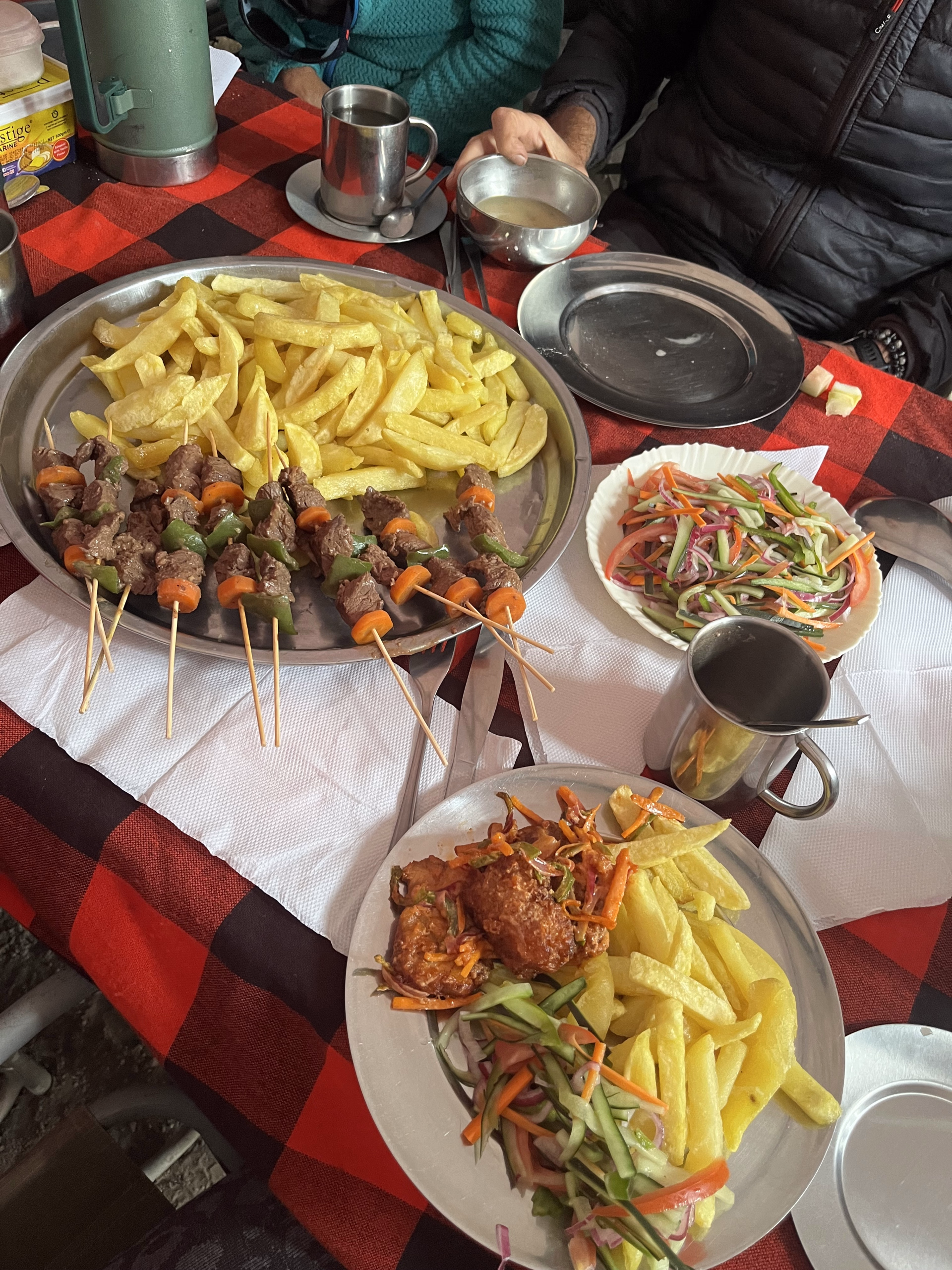 Repas pendant l'ascension du kilimandjaro