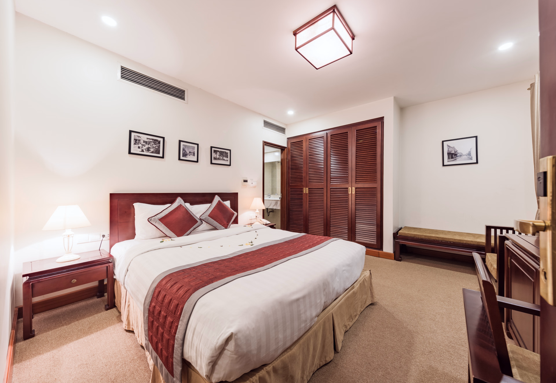 🏨 Hôtel 3* - Jours 1, 8 et 12