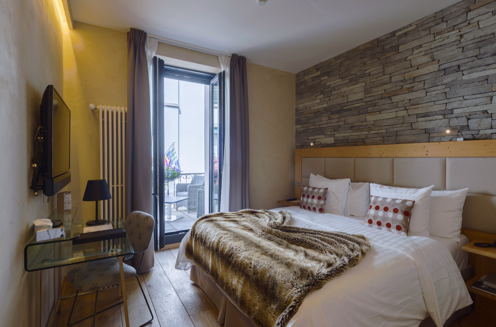 🏨 Hôtel 4* - Jour 1