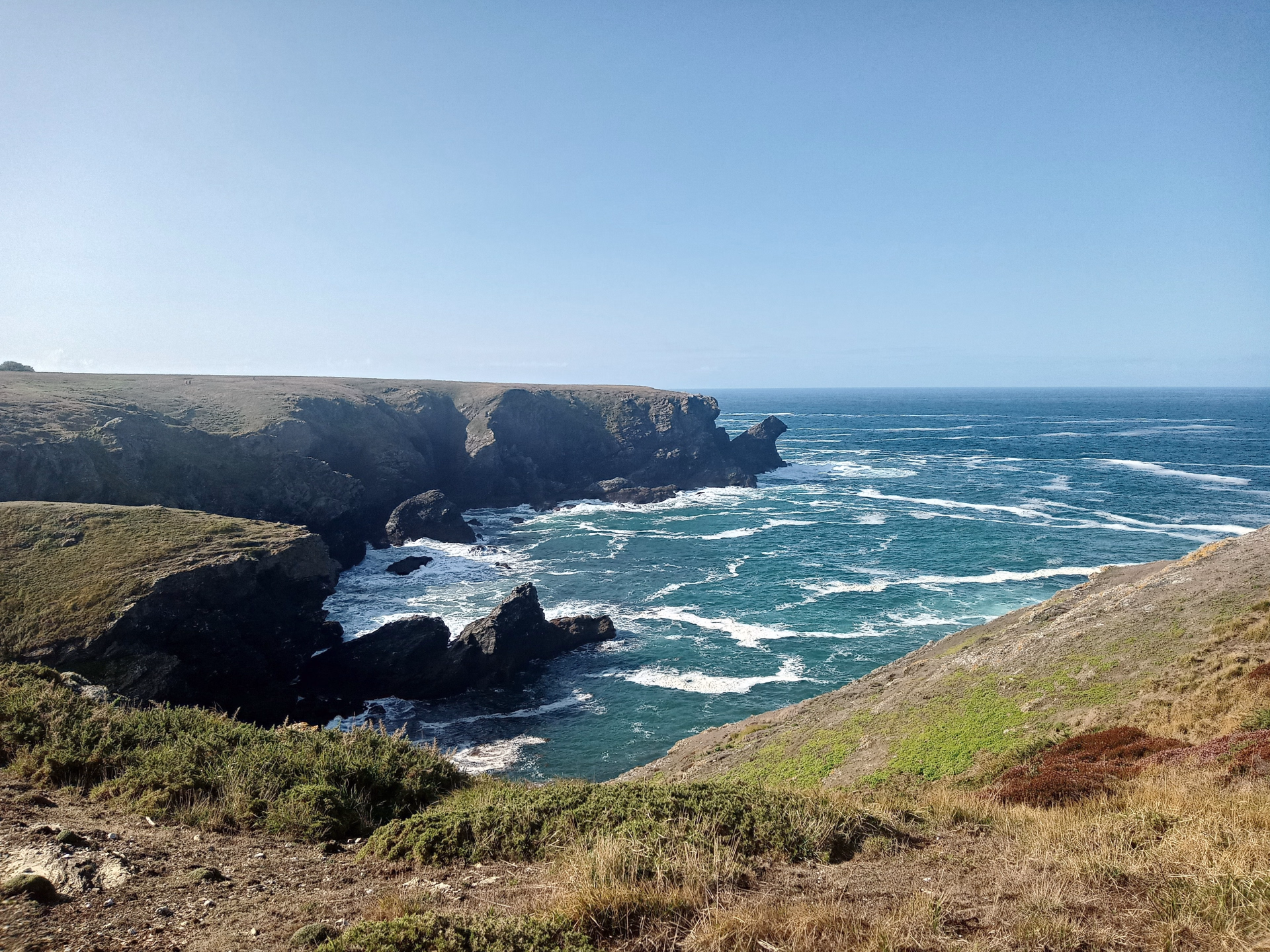 Tour de Belle-Île-en-Mer entre océan et paysages sauvages