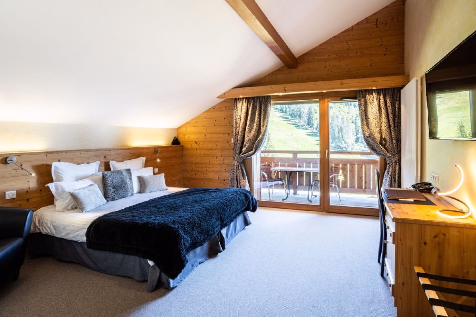 🏨 Hôtel 4* - Jour 2