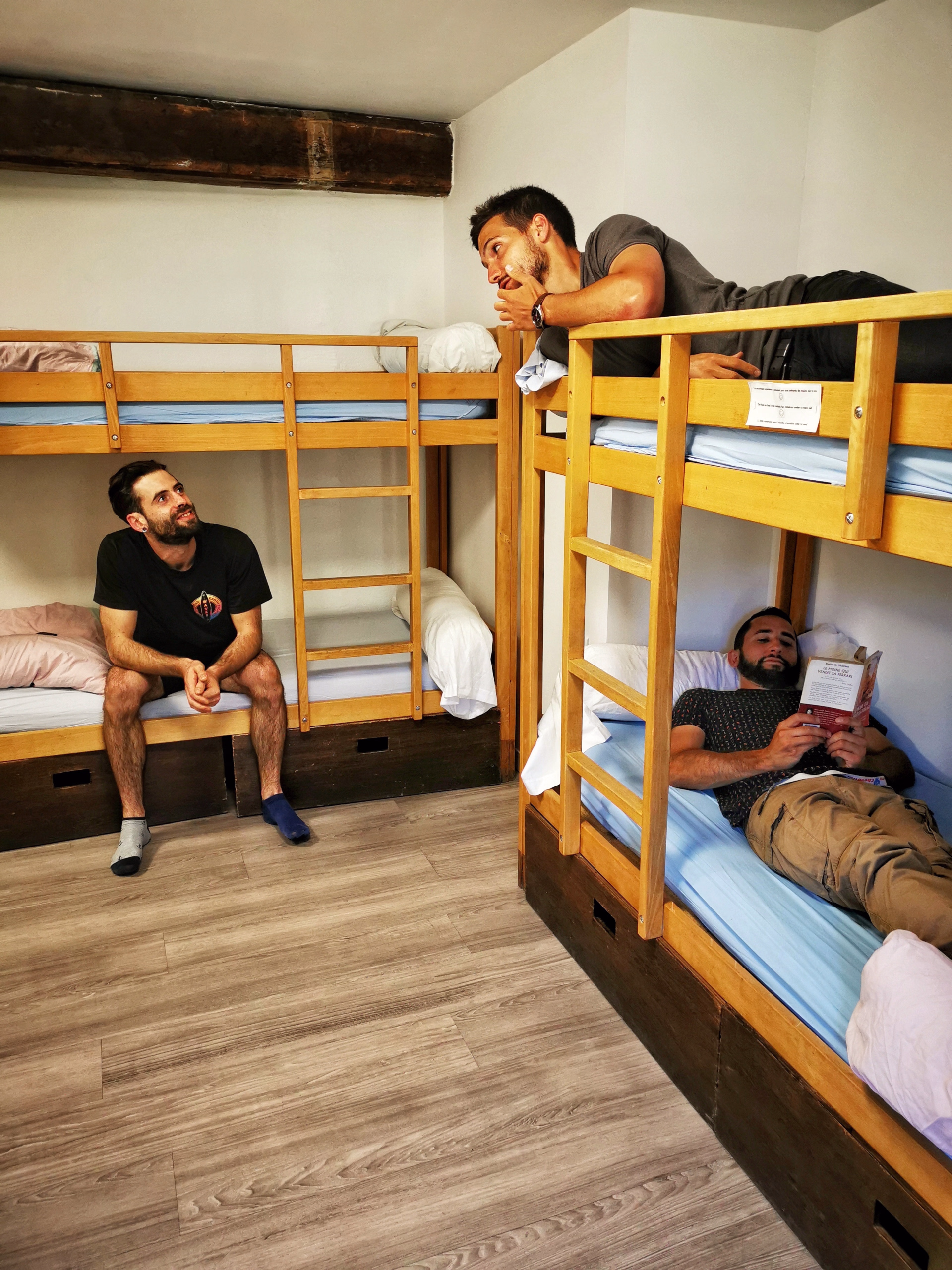 🏠 Auberge de jeunesse - Jours 1 à 4