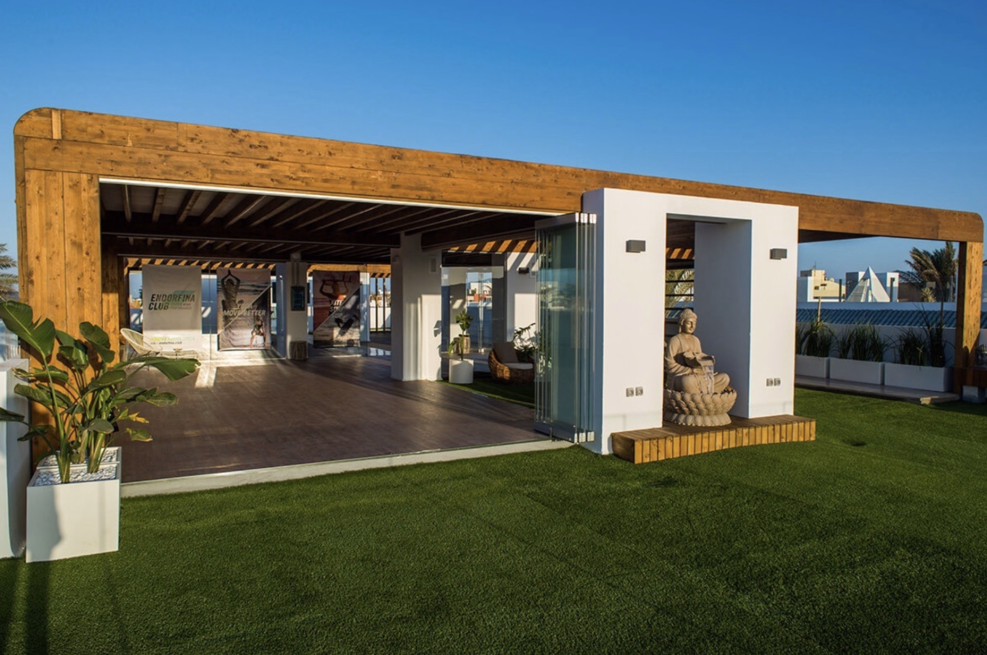 Surf & Détente : Progressez dans l'eau, relaxez-vous avec style