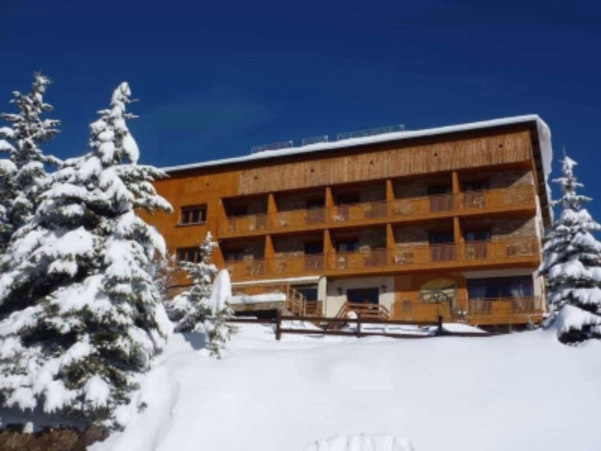 🏨 Hôtel 2* - Jours 1 à 3