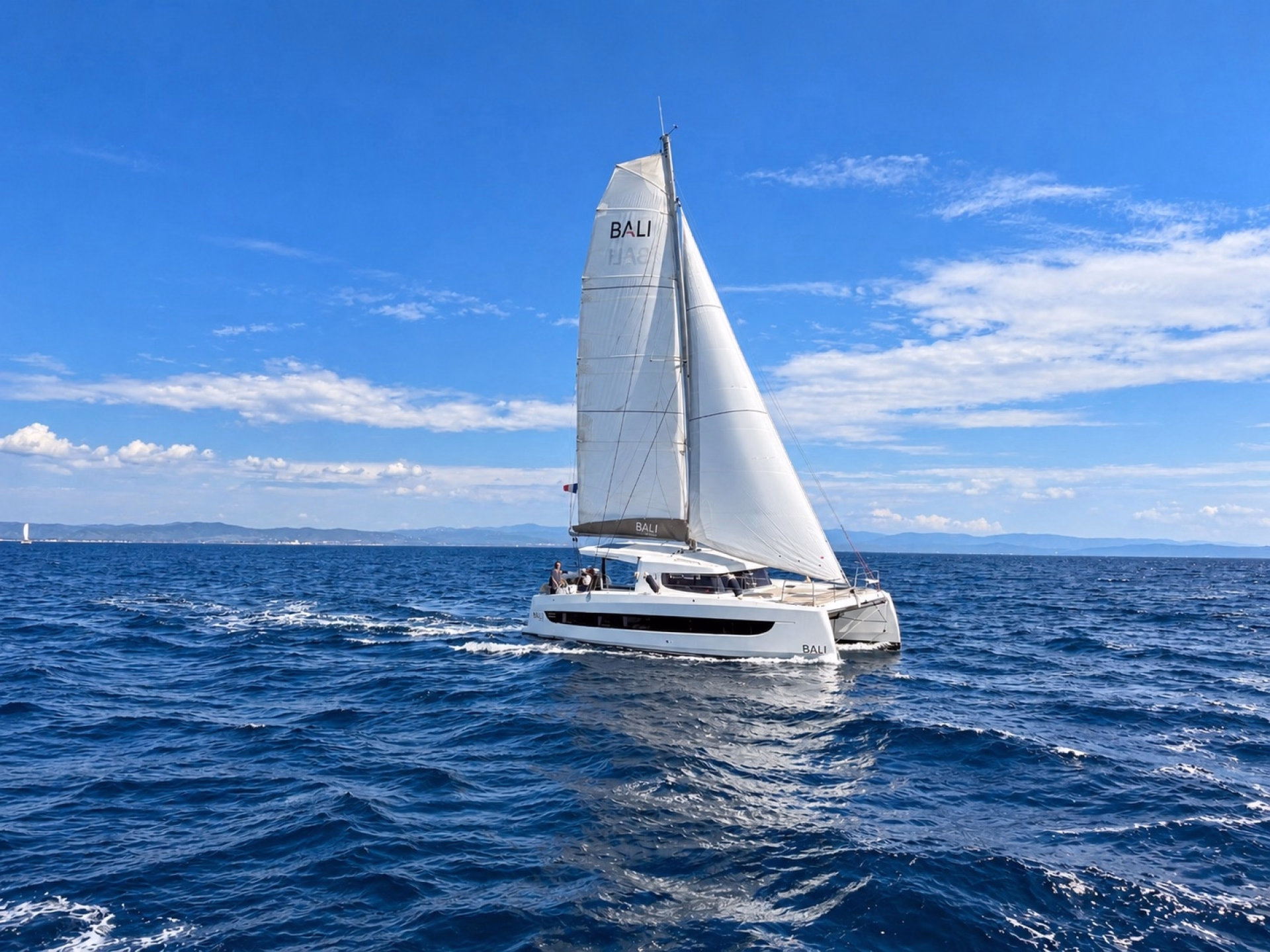 Stage Découverte en Catamaran à Hyères – École de voile certifiée FFV
