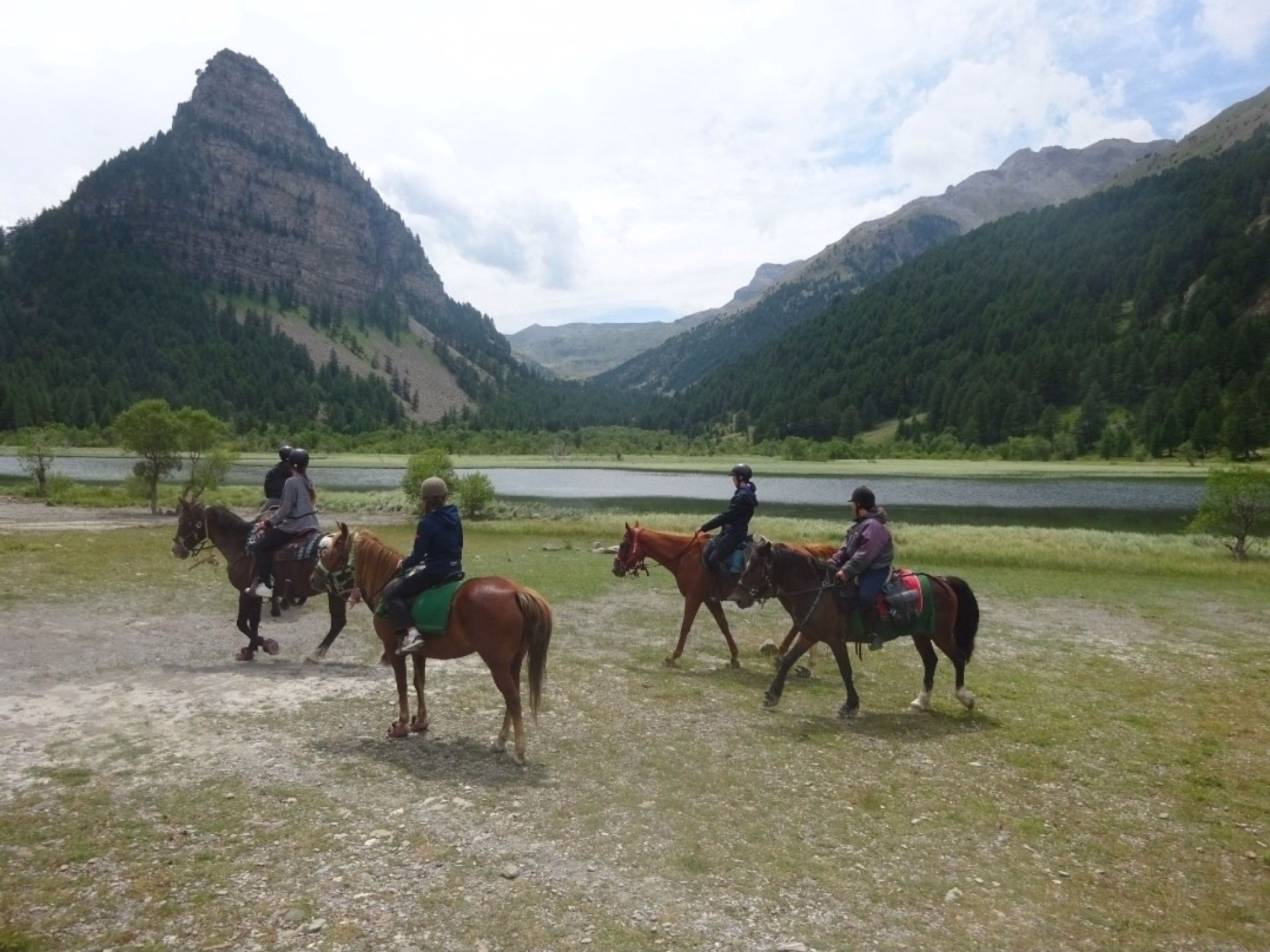 Randonnée à cheval et bivouac au Lac des Sagnes