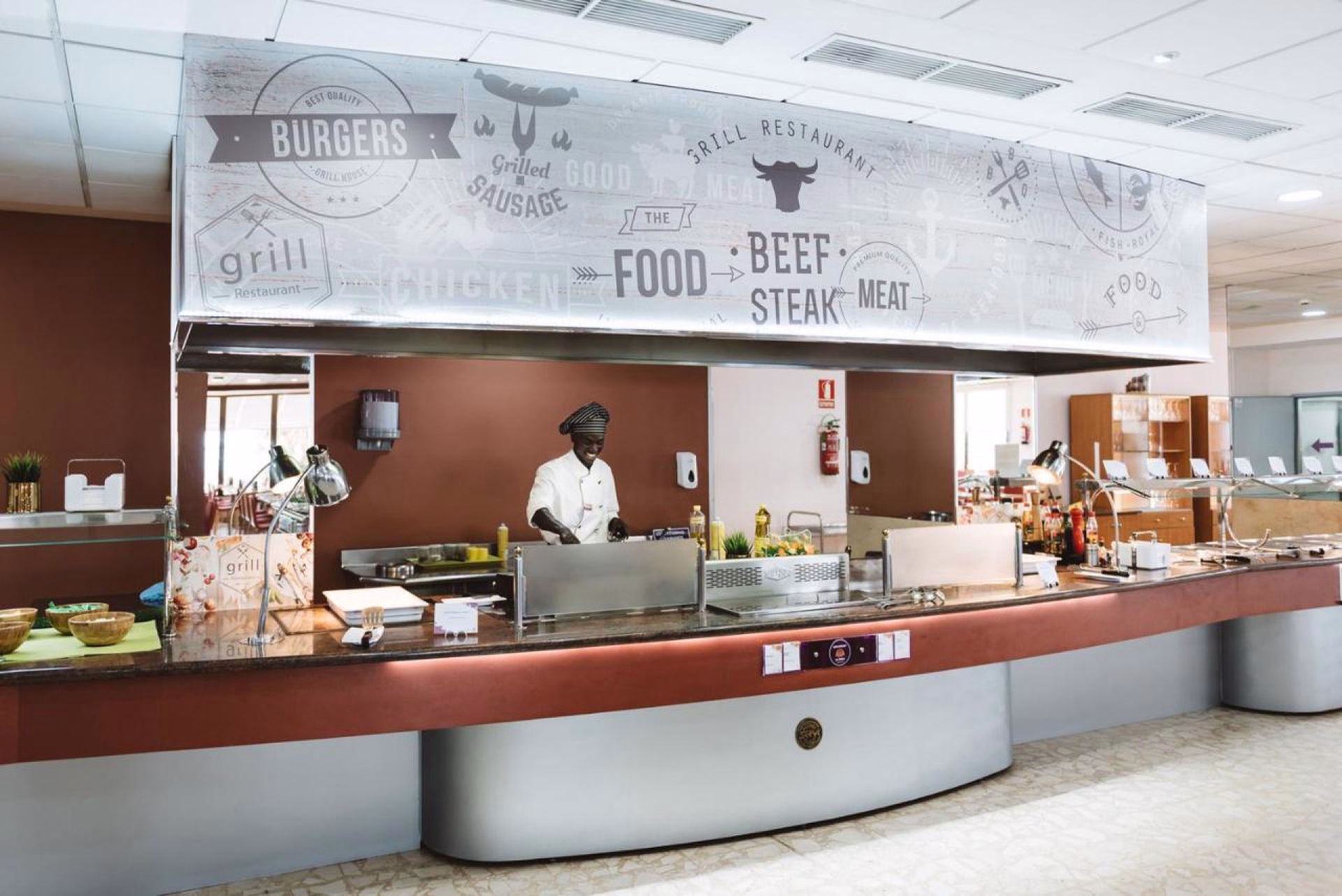 🏩 Hôtel 4* - Jours 1 à 4