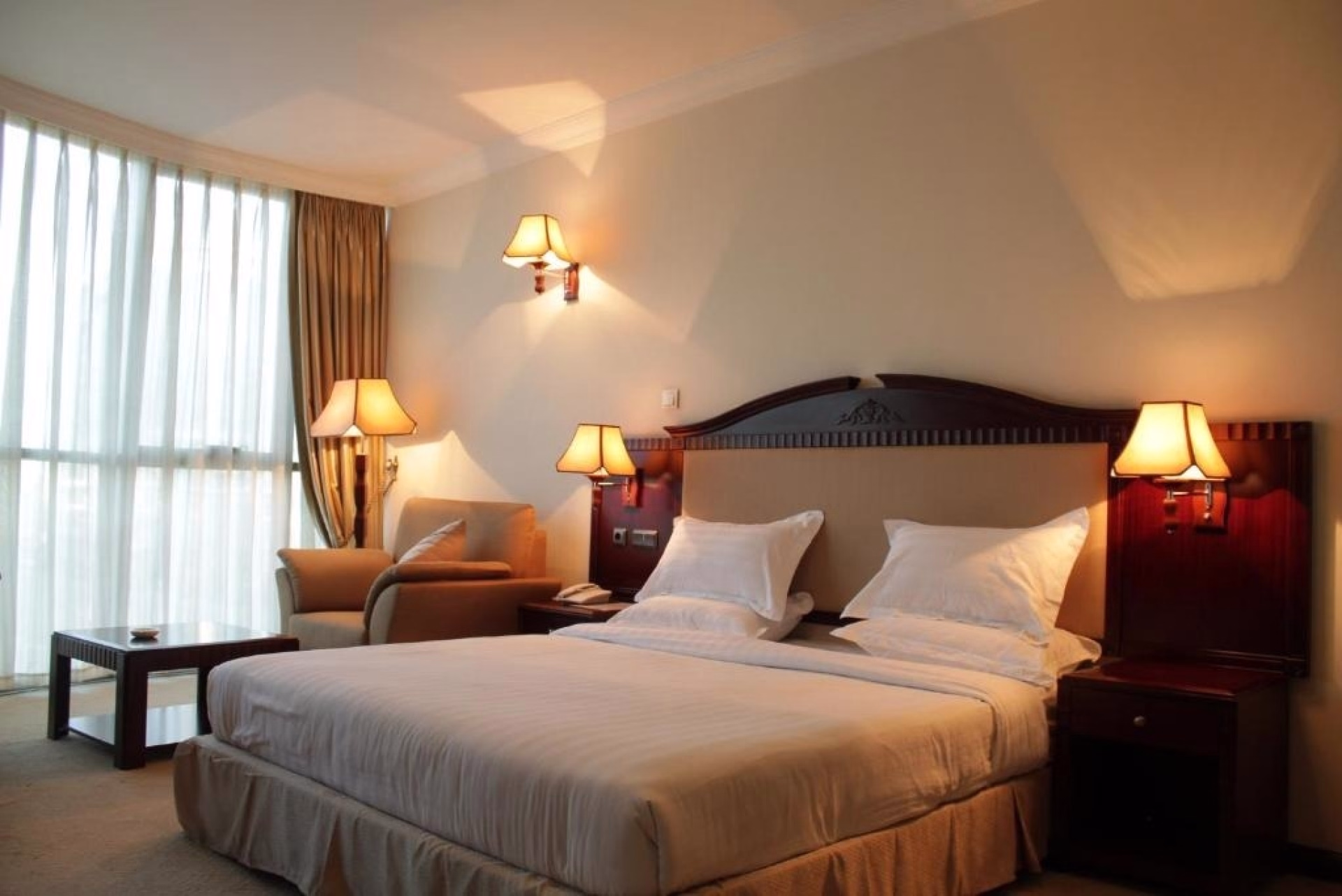 🏨 Hôtel 3* - Jour 1