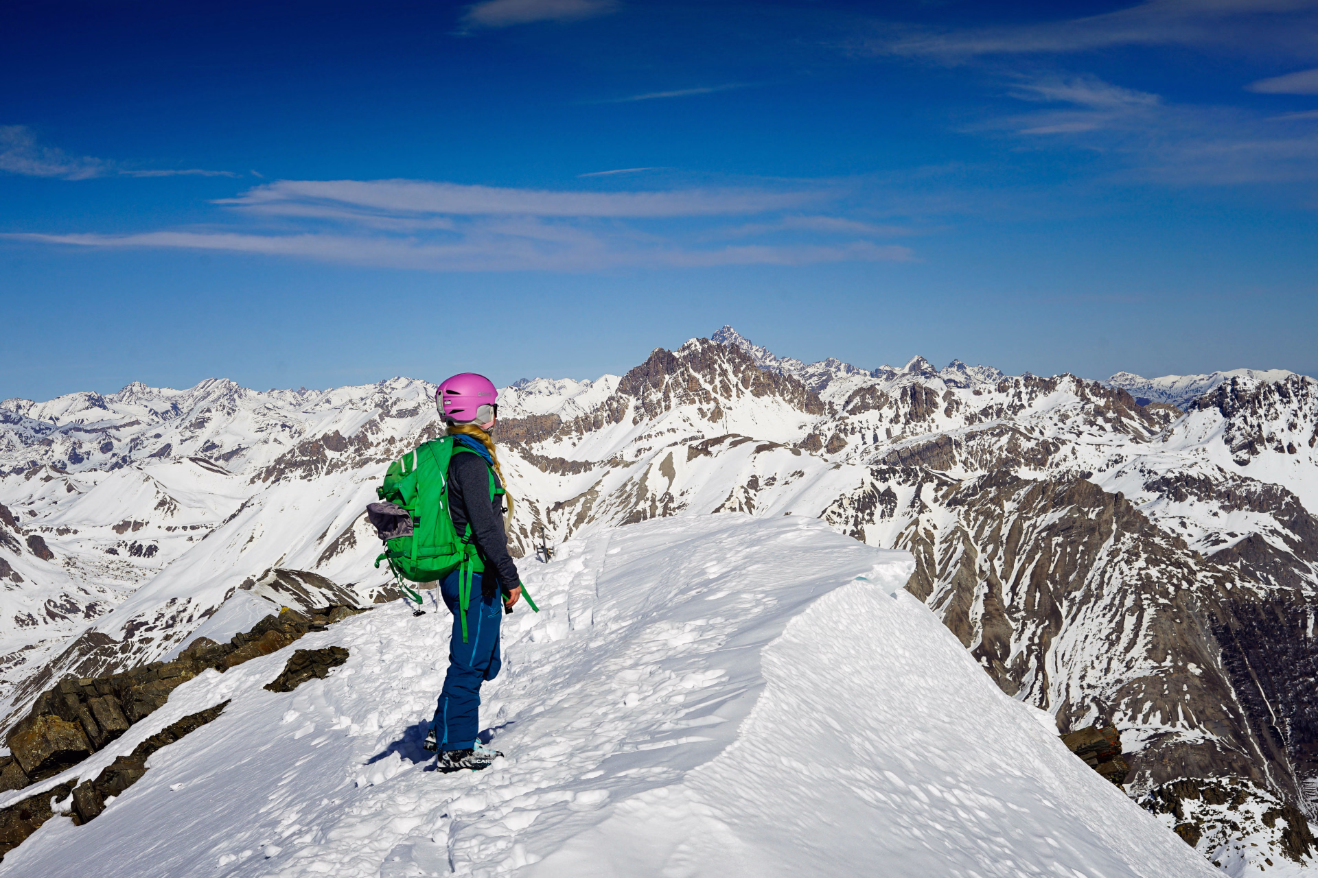 Skieur pente raide