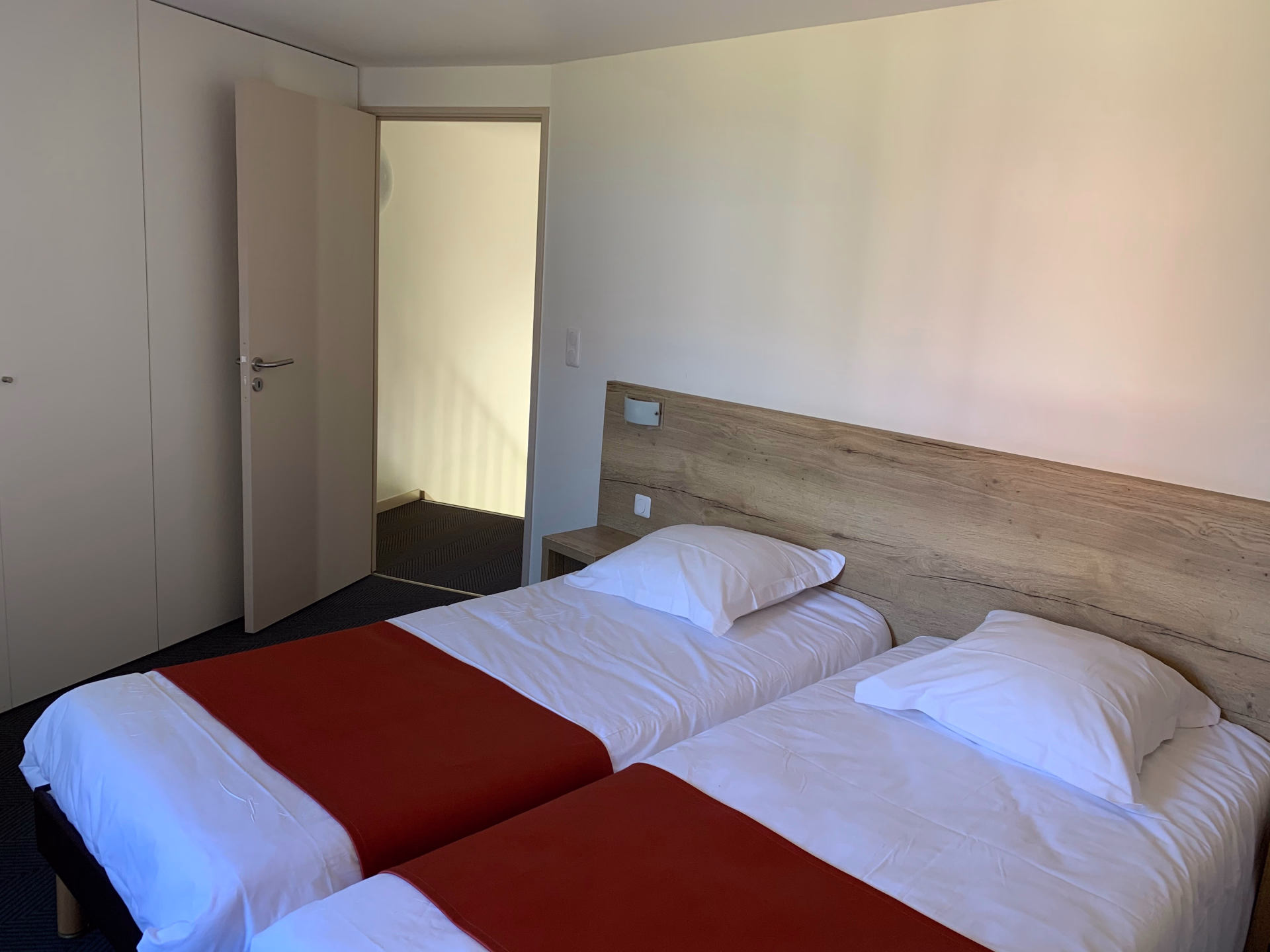 🏨 Hôtel 3* - Jours 1 à 4