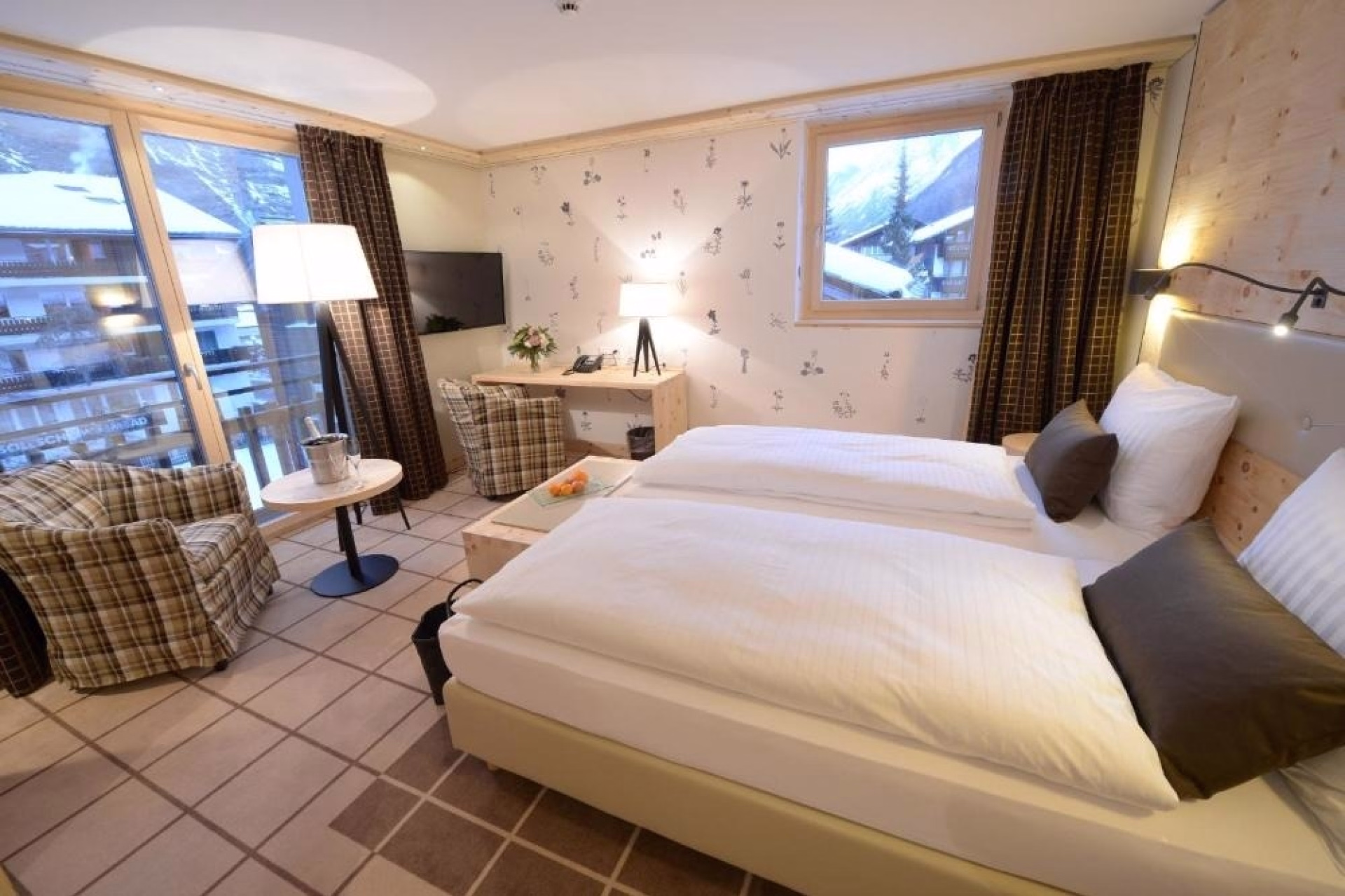 🏨 Hôtel 4* - Jours 3 à 4