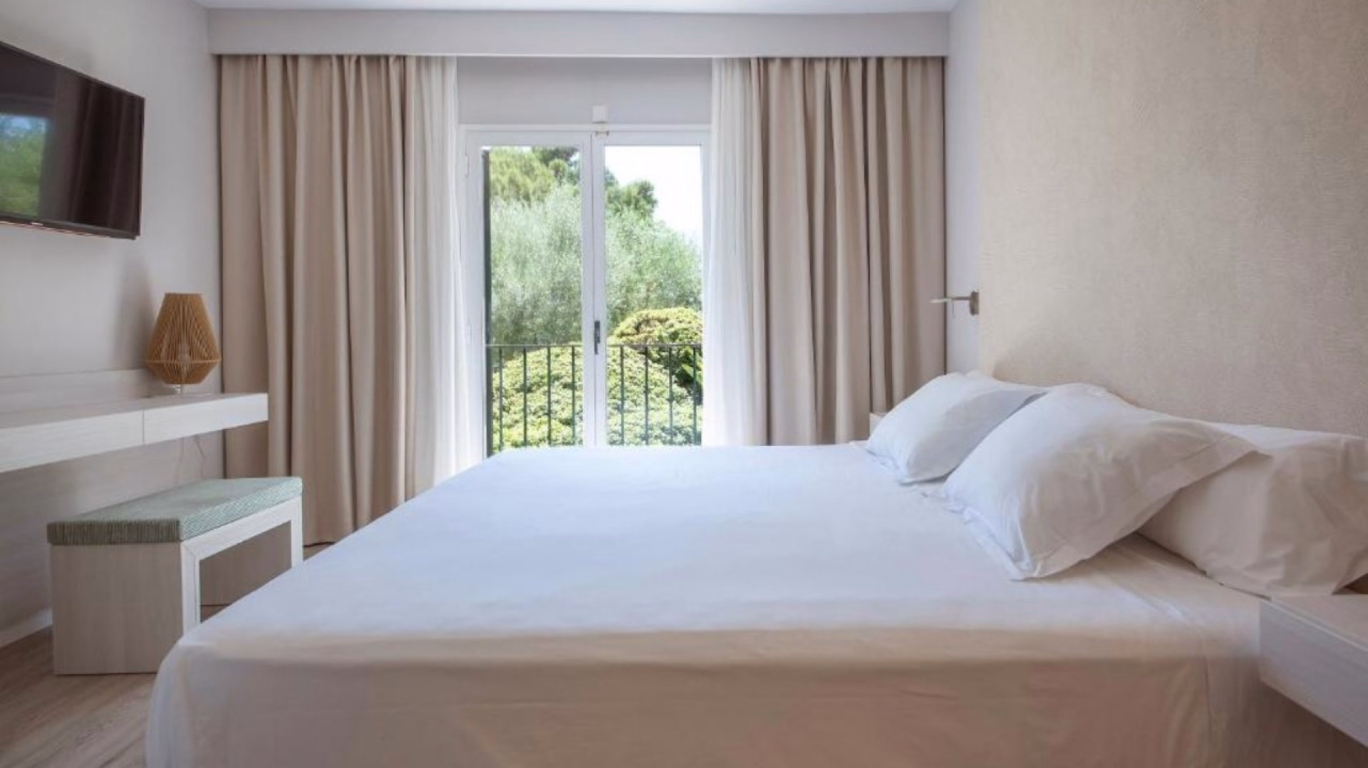 🏨 Hôtel 4* - Jours 1 à 2