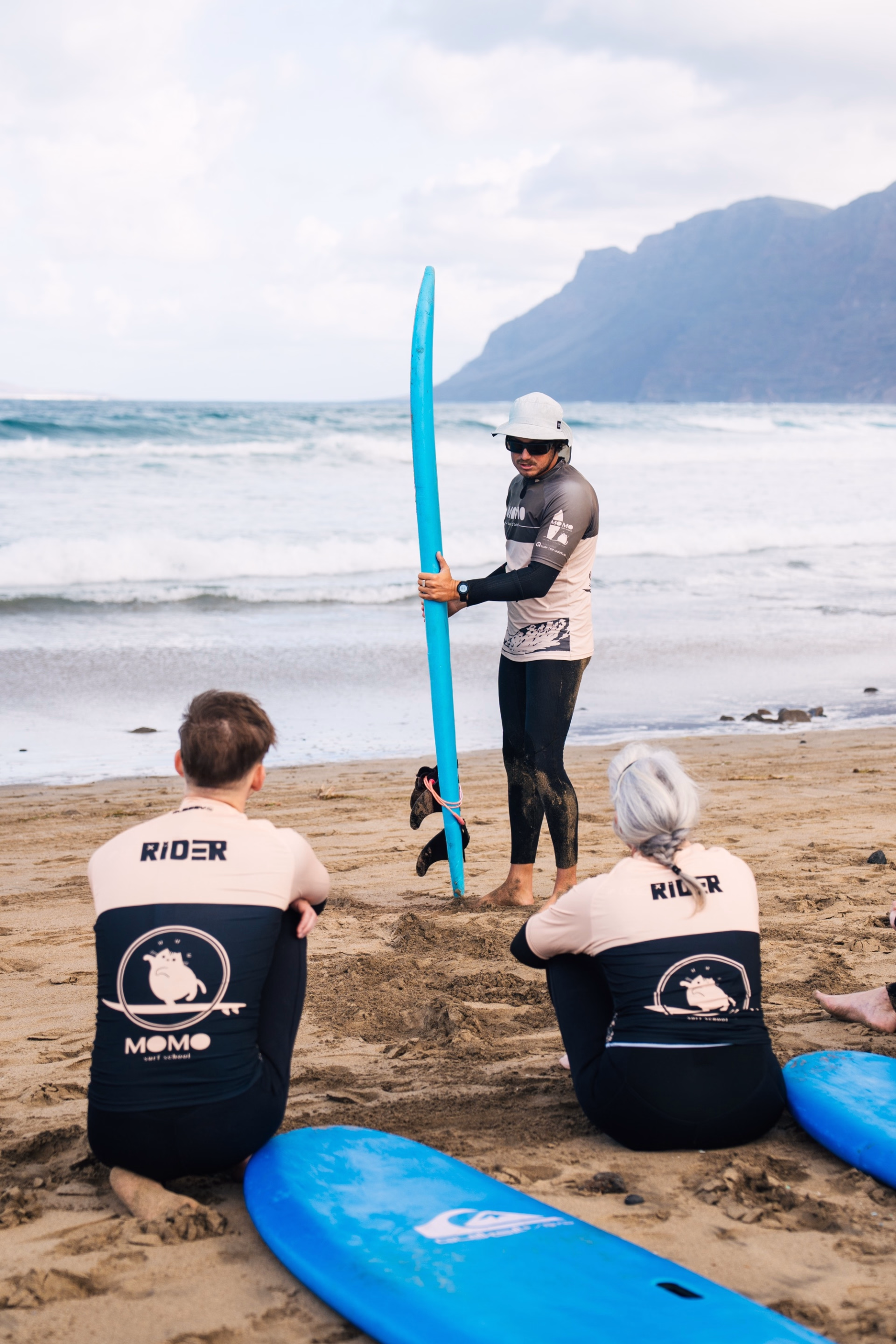 Surf Camp à Lanzarote entre vagues sauvages et volcans dorés