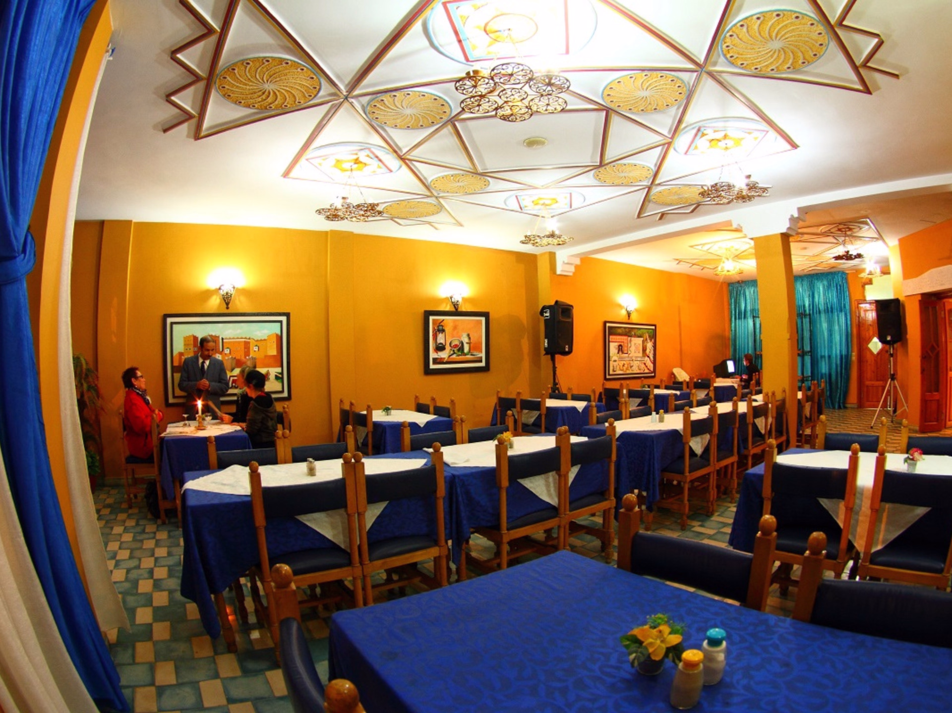 🏨 Hôtel 3* - Jour 1 et 4