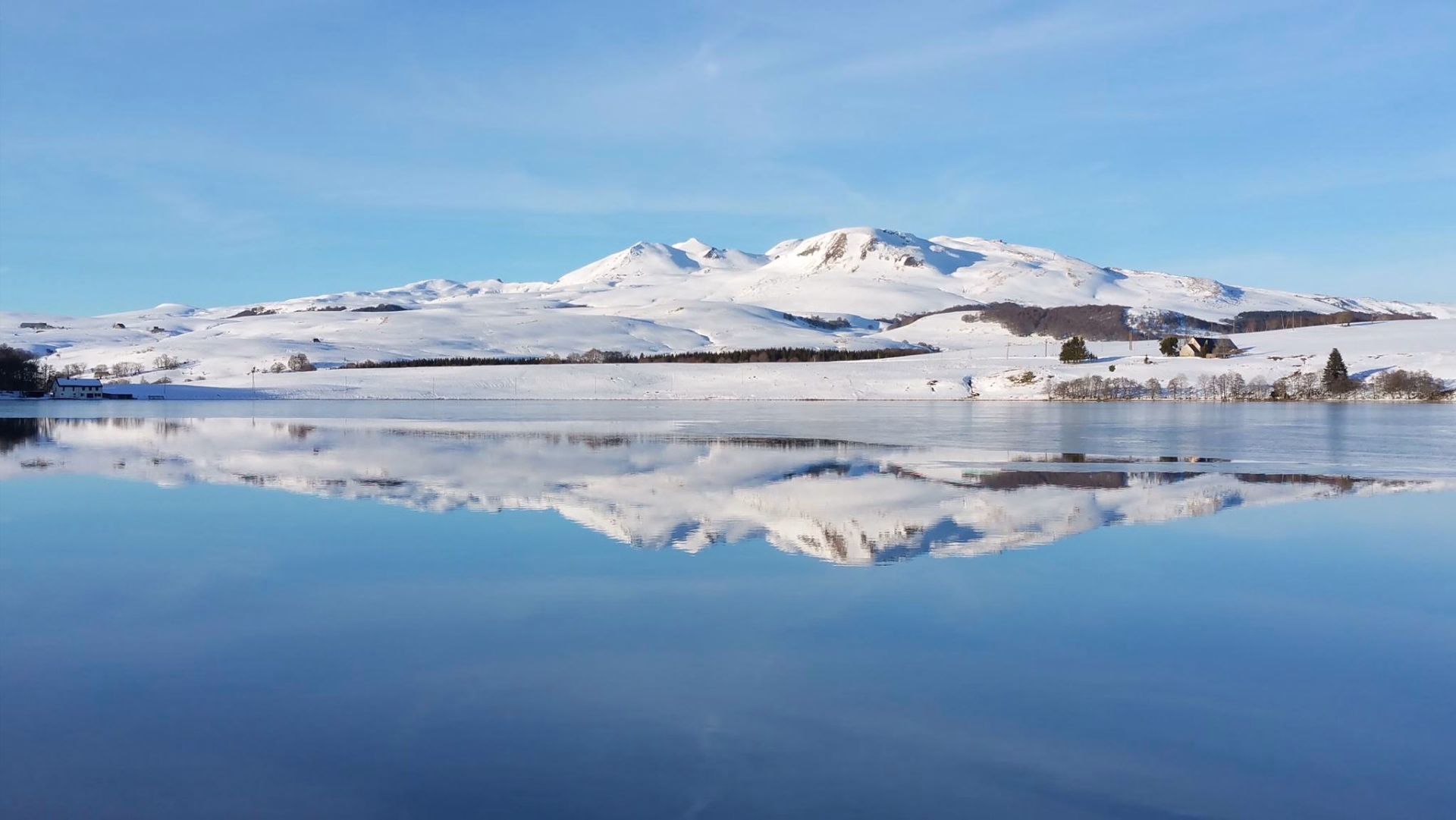 Yoga, rando raquettes et chiens de traîneaux en Auvergne