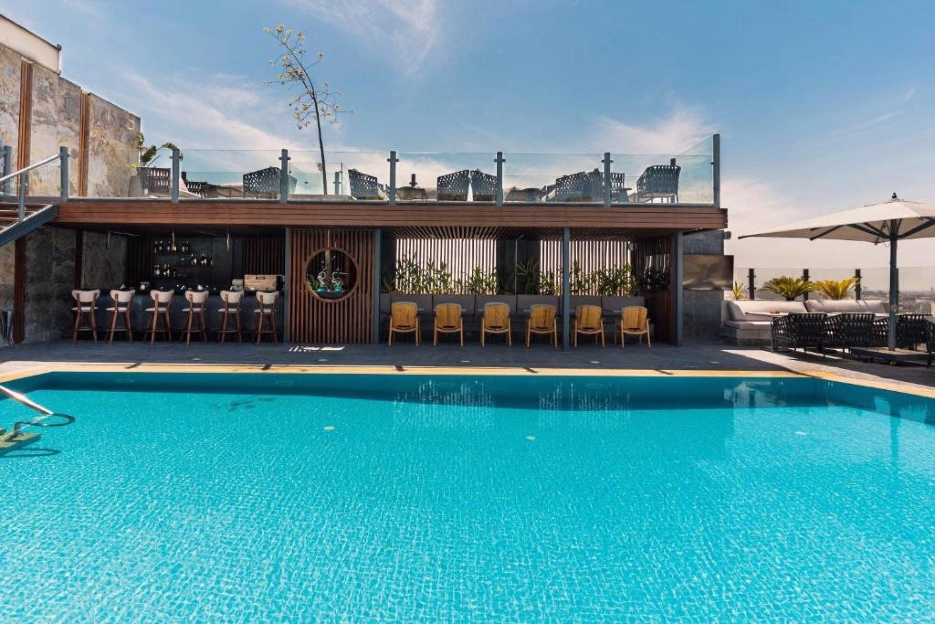 🏩 Hôtel 4* - Jours 1 à 2