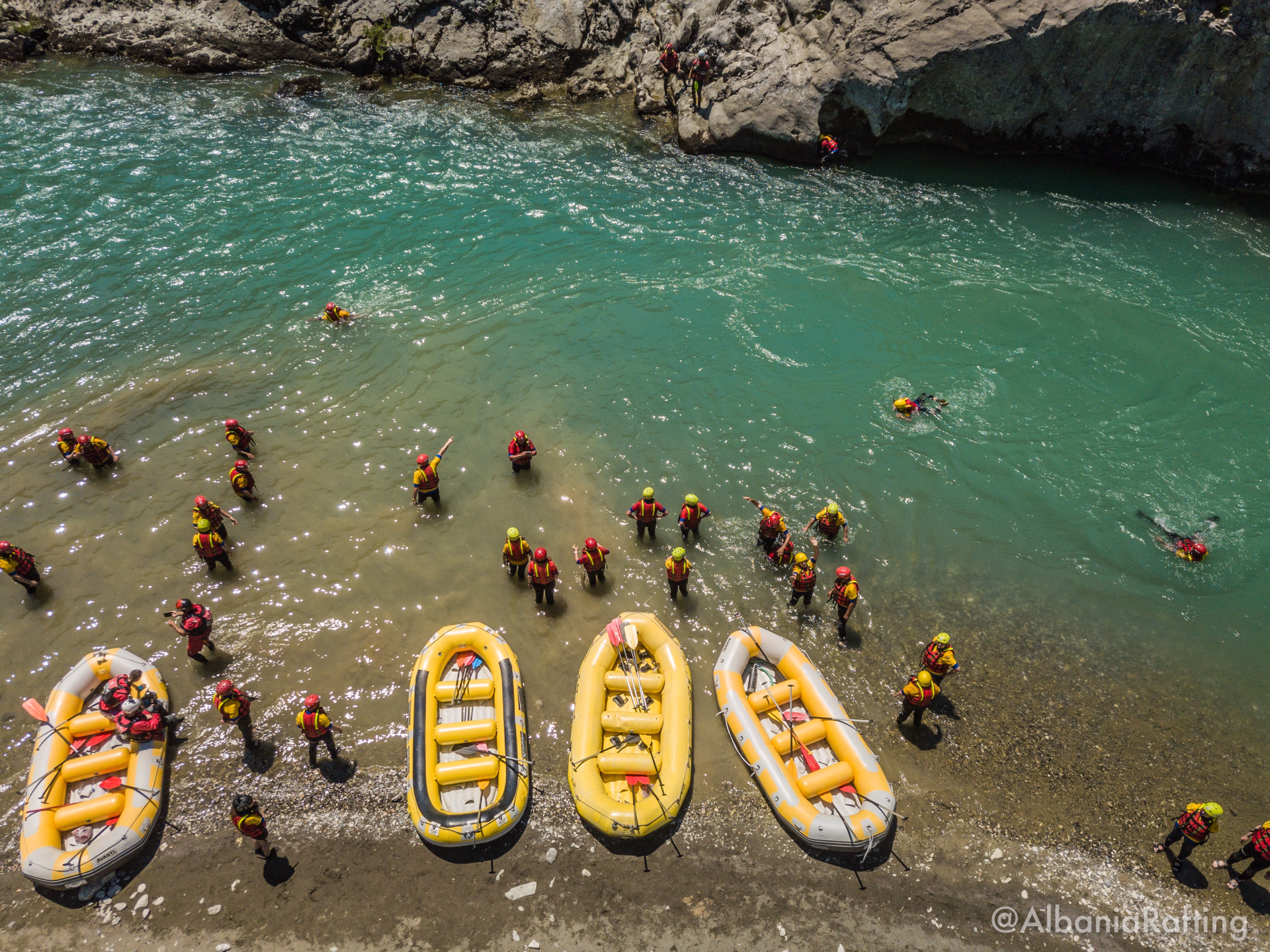 Rafting sur la rivière Vjosa au cœur de l’Albanie sauvage