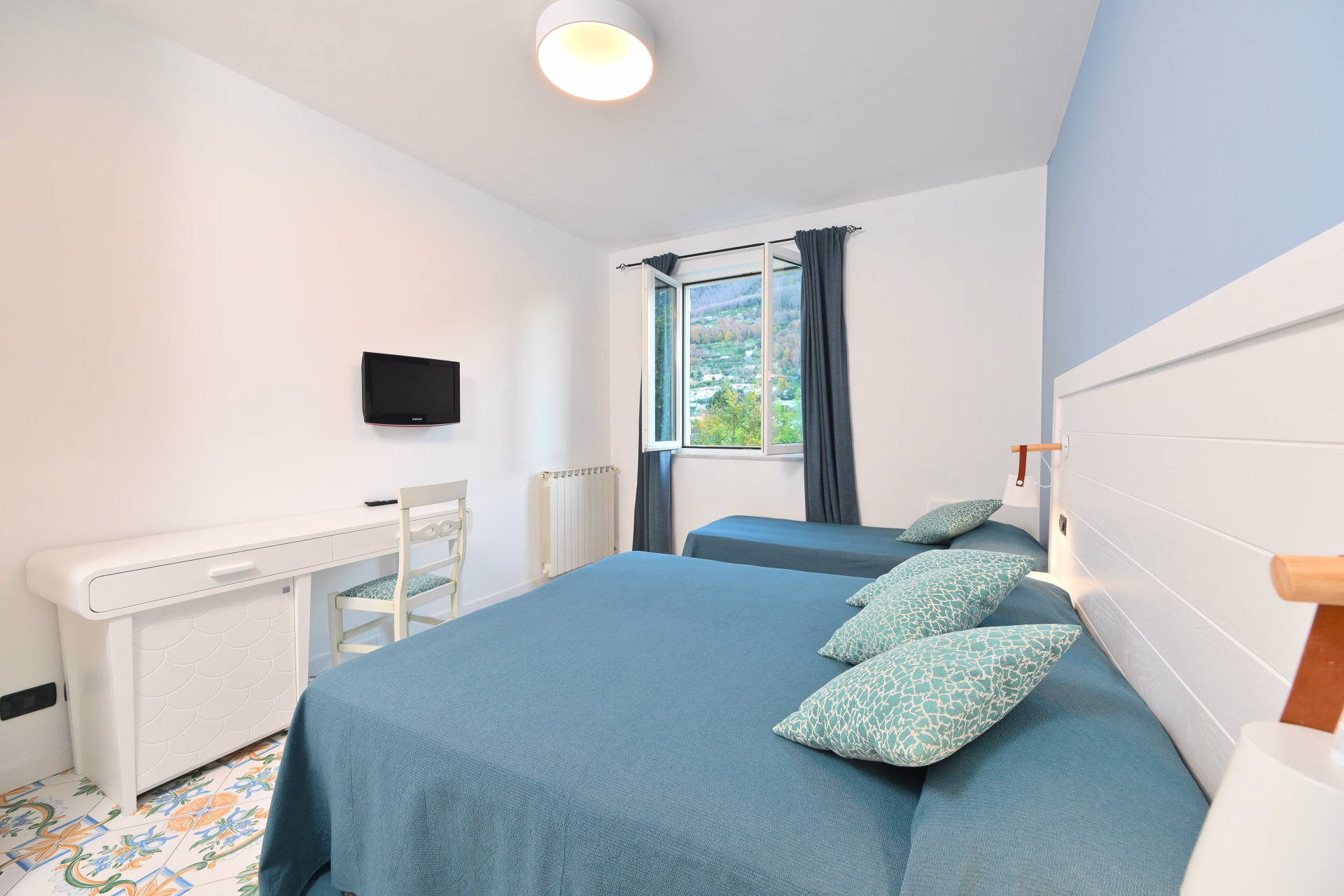 🏨 Hôtel 3* - Jours 1 à 4