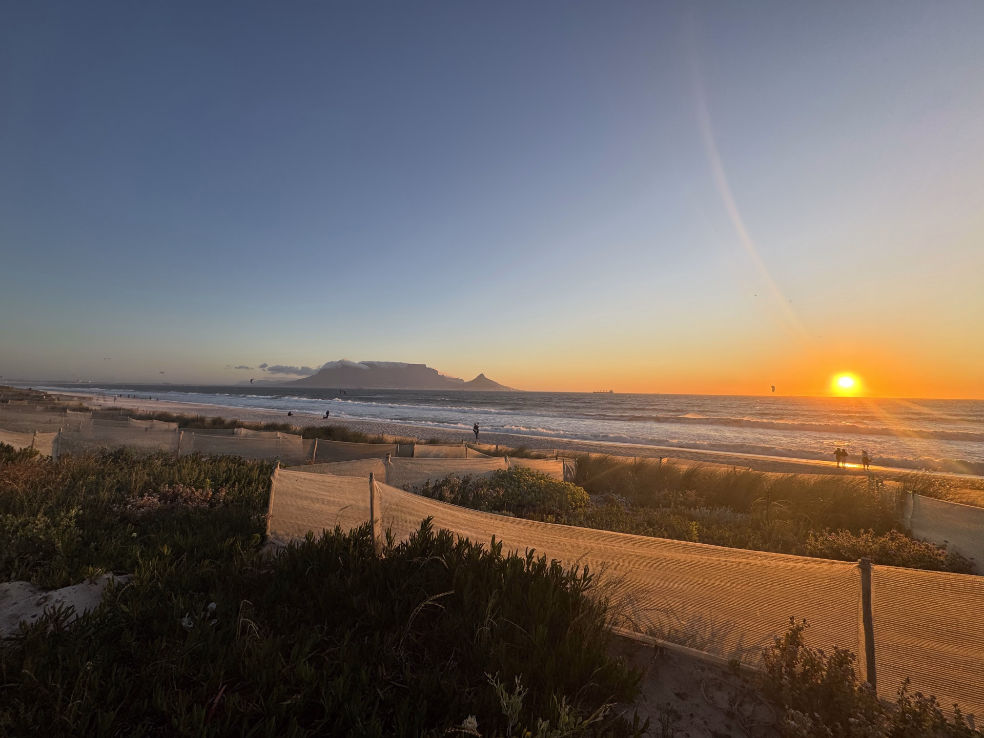Couché de soleil au bord de l'eau en Afrique du sud