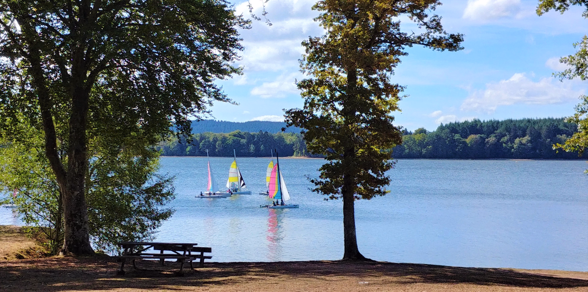 Initiation à la voile sur un lac du Morvan © Initiation à la voile sur un lac du Morvan