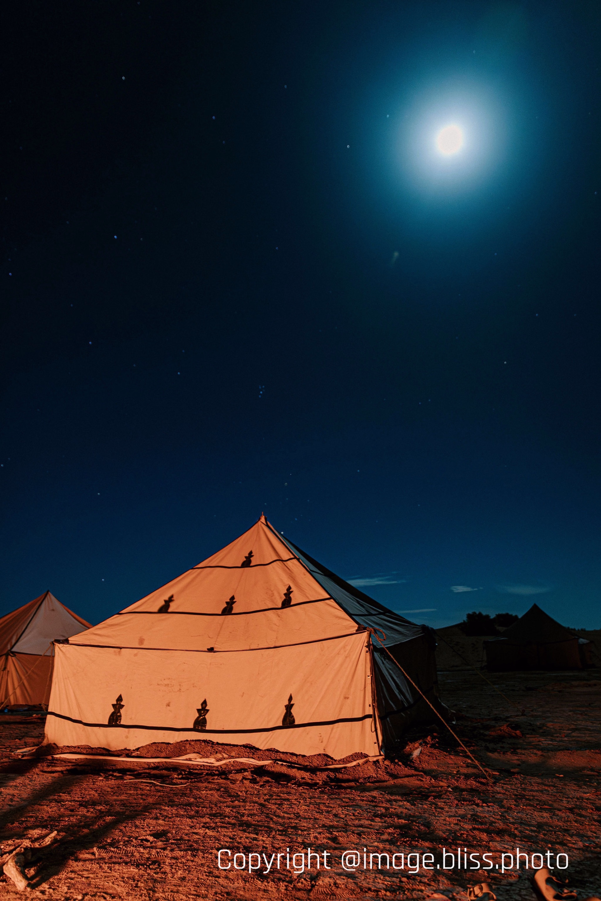 Trek et bivouac dans le désert marocain