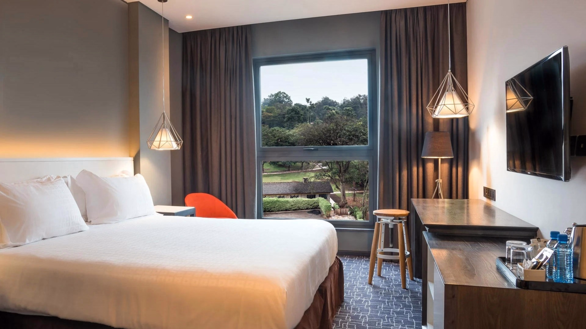 🏨 Hôtel 4* - Jour 1