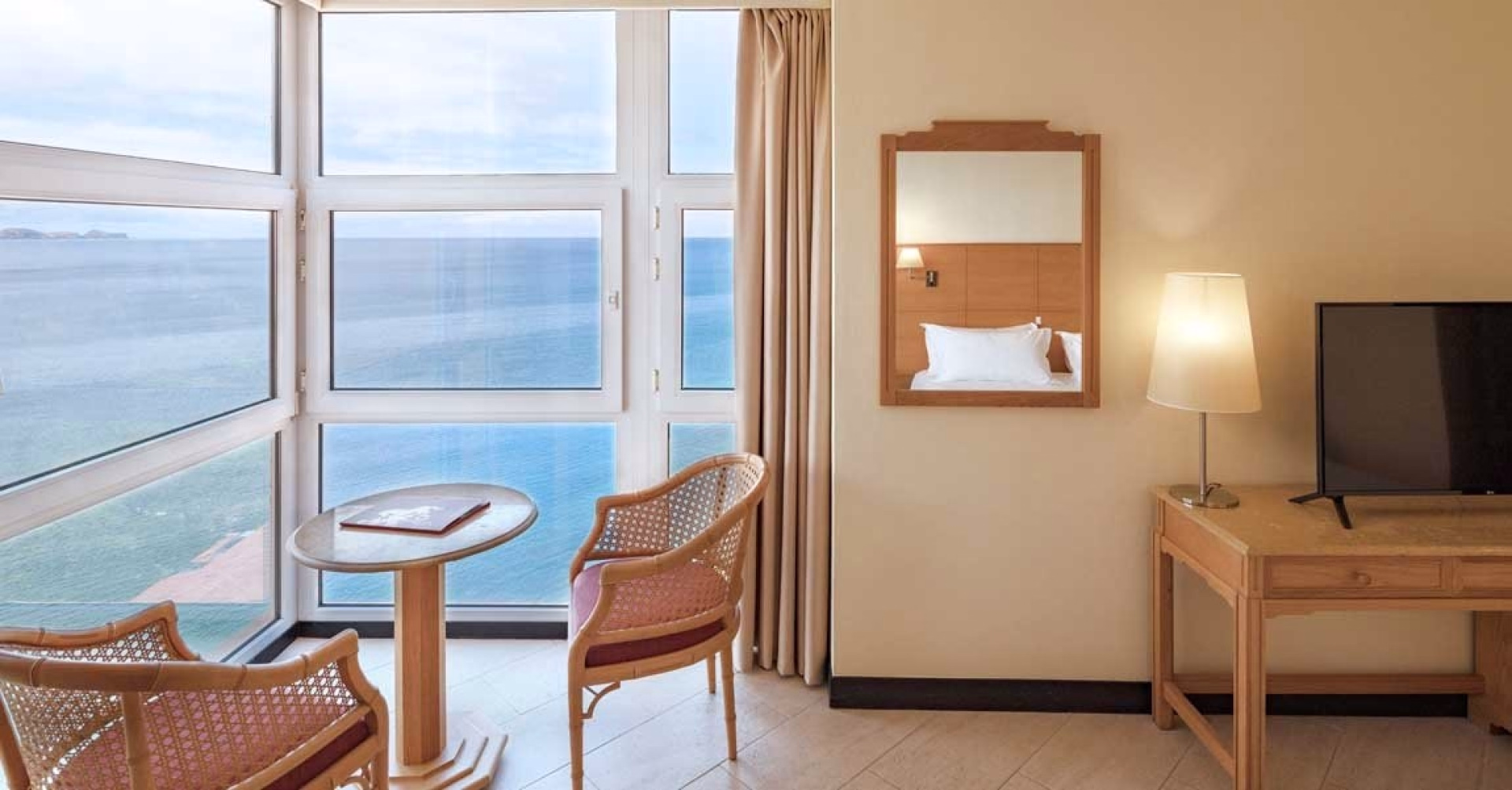 🏩 Hôtel 4* - Jours 2 à 6