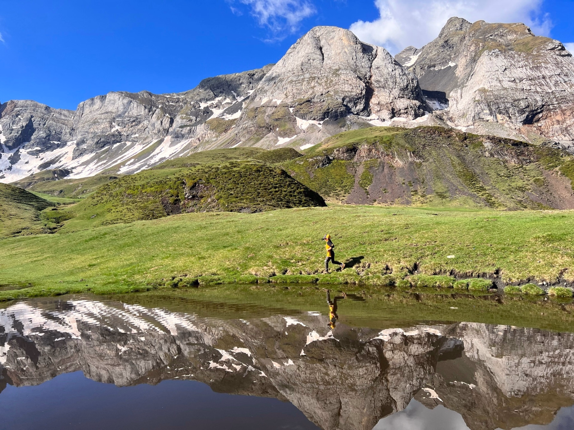 Randonnée authentique et saveurs locales dans les Pyrénées
