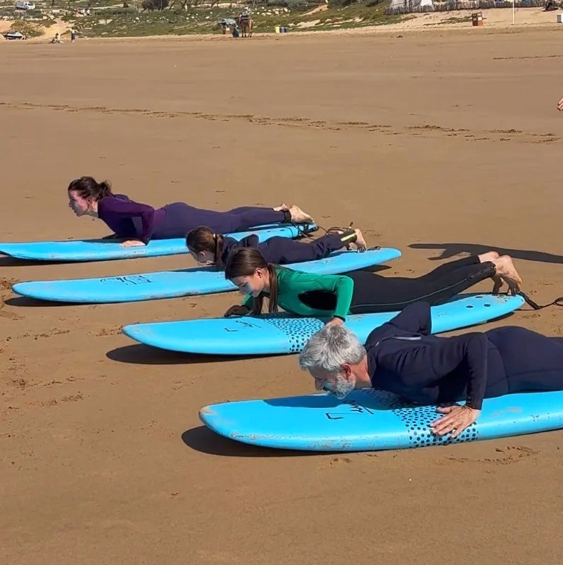 Vacances en famille à Taghazout : apprenez à surfer au Maroc