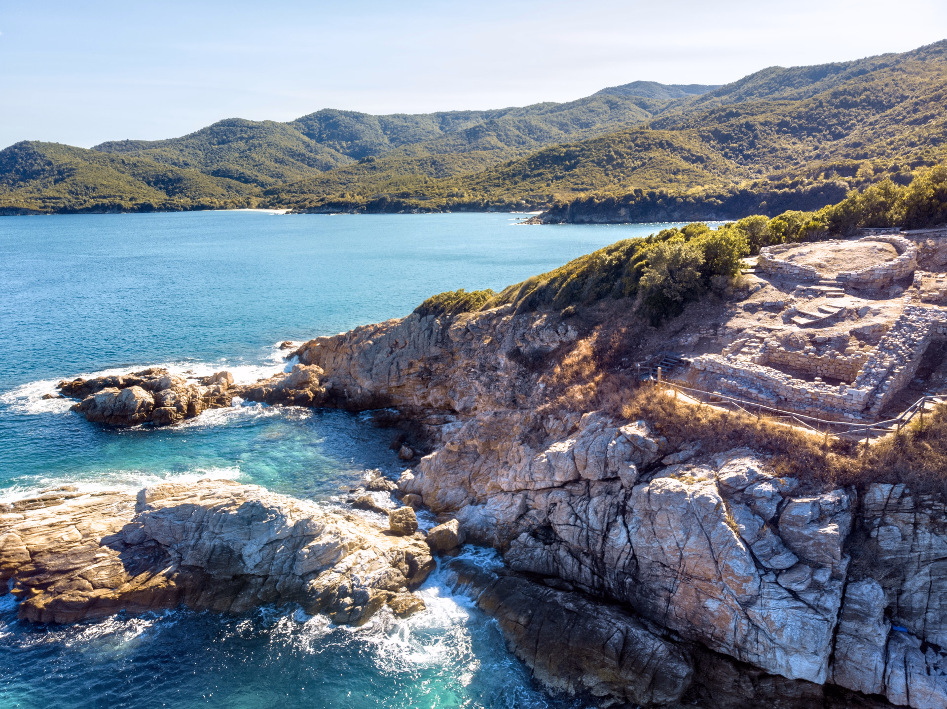 Voile en Corse du Sud : stage multi-niveaux d’Ajaccio aux îles Lavezzi