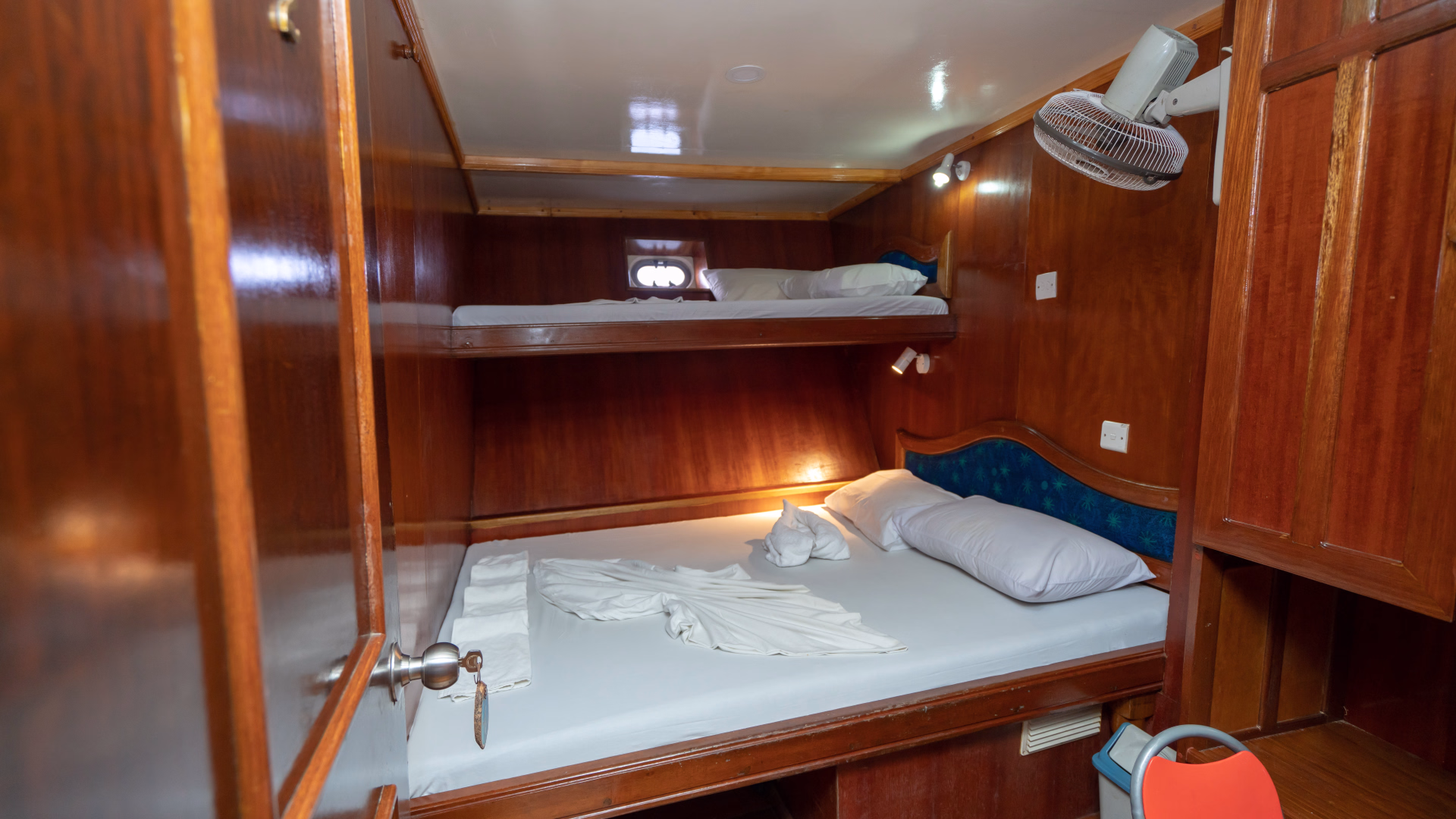 🚢 Bateau de croisière à moteur - Jours 1 à 10