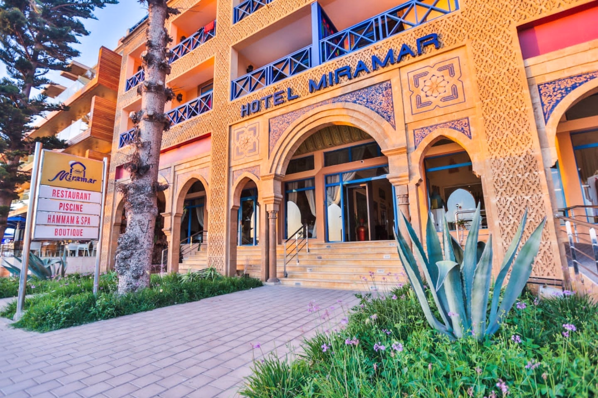 🏨 Hôtel 3* - Jours 1 à 7