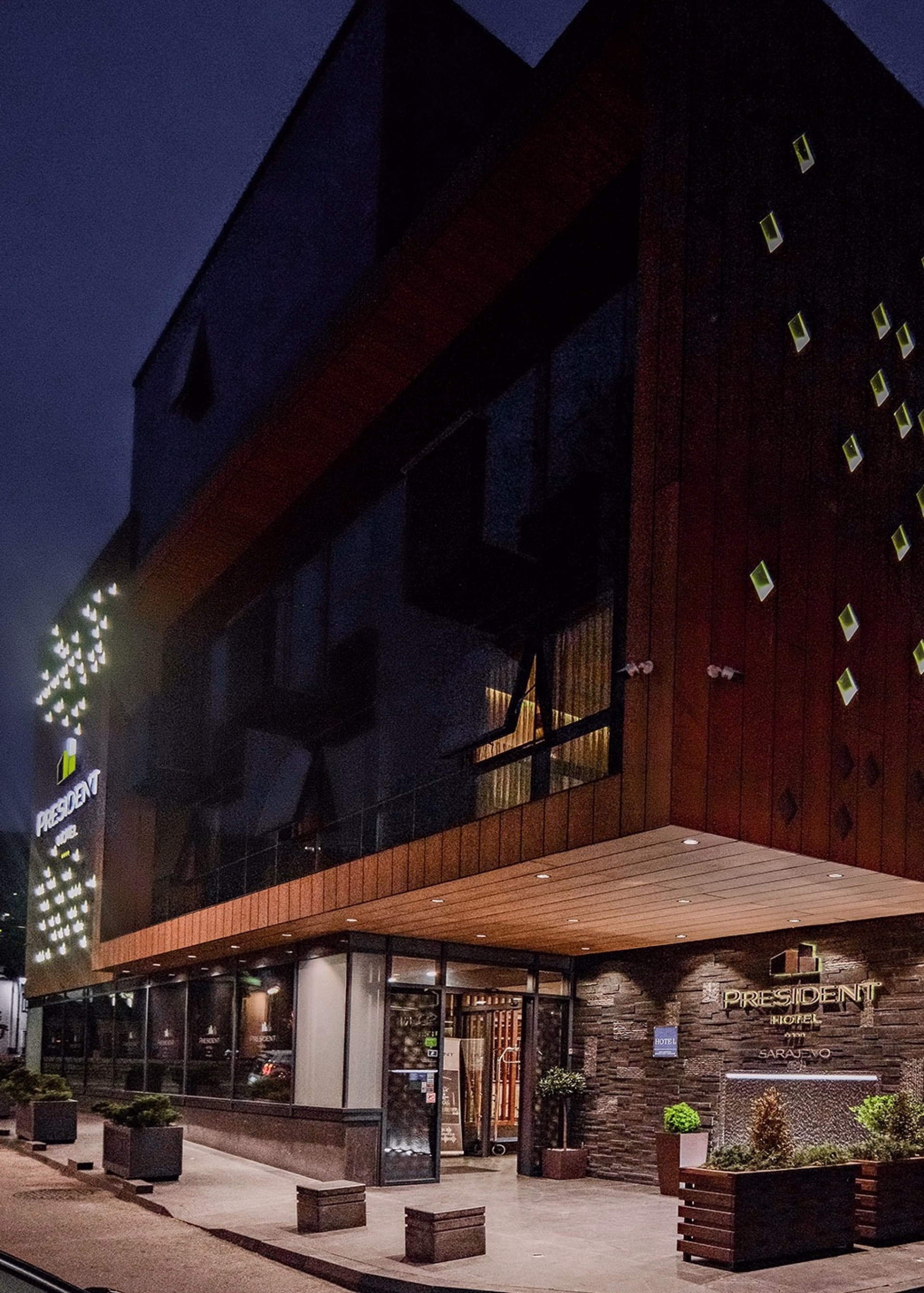 🏨 Hôtel 4* - Jours 1 à 2