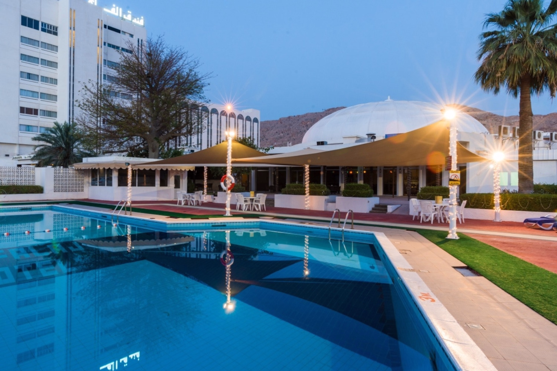 🏨 Hôtel 4* - Jours 1 à 2, 6