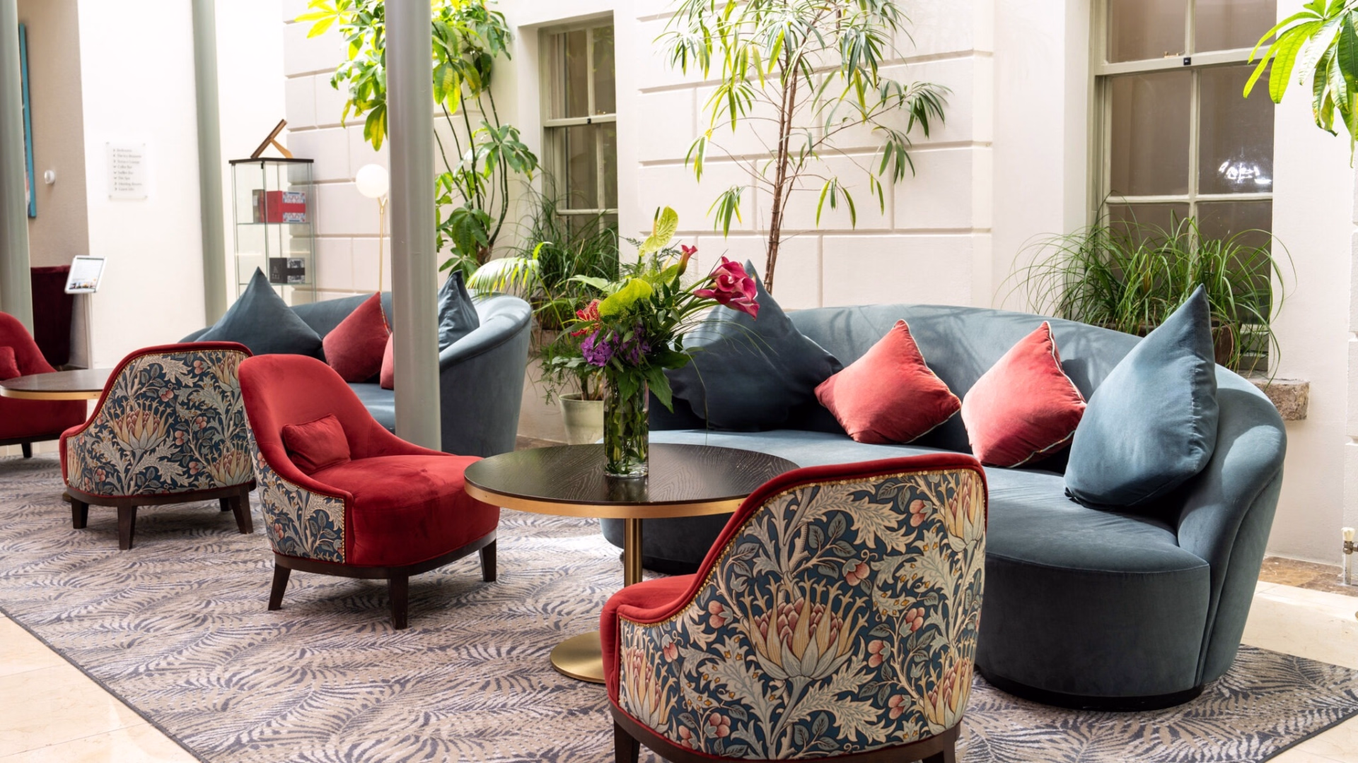 🏨 Hôtel 4* - Jours 1 à 2, 9