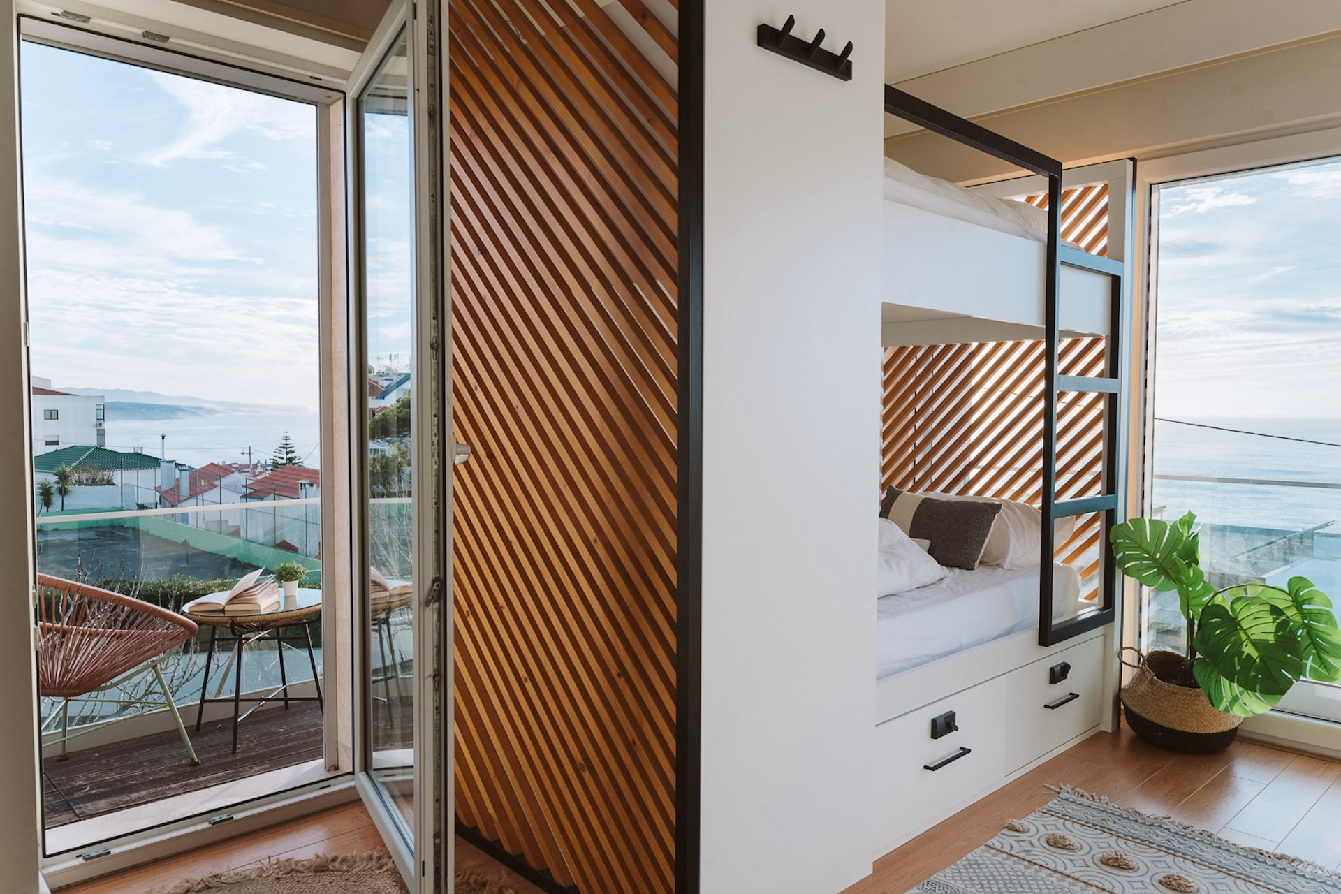 🏠 Surf House