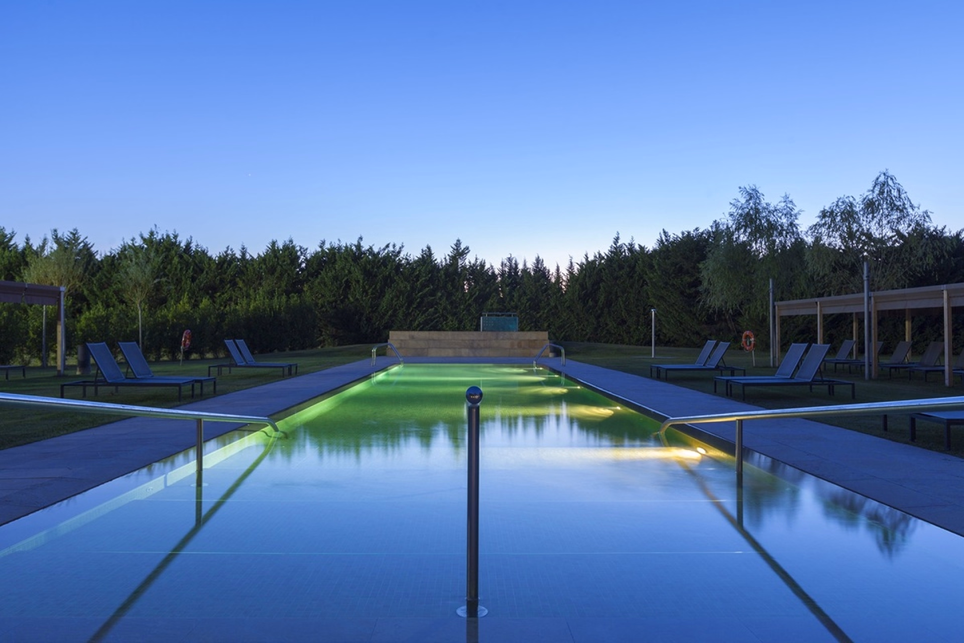 🏩 Hôtel 4* - Jours 1 à 2