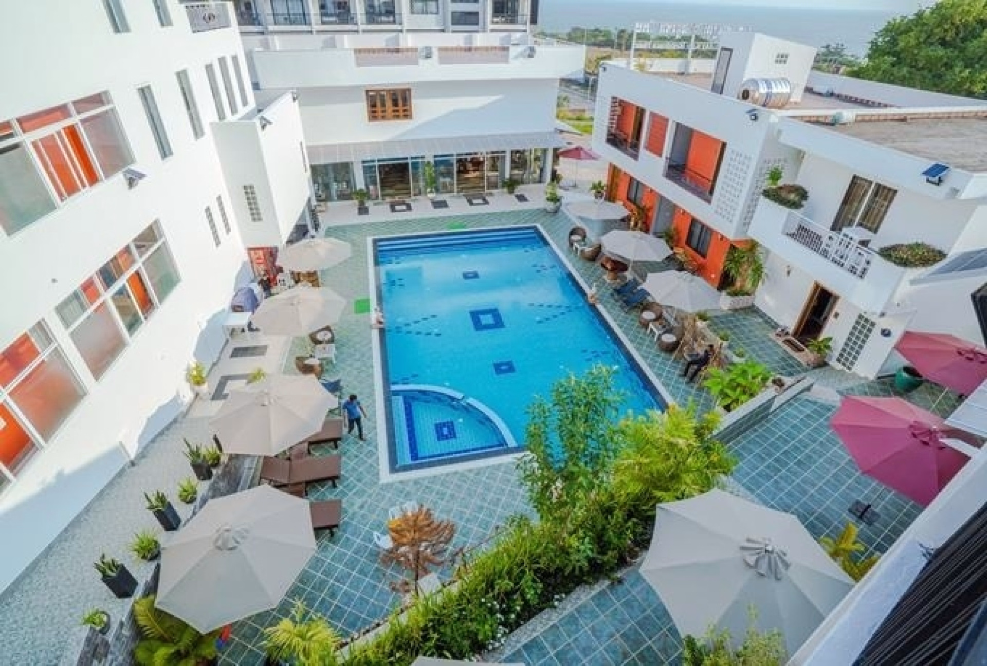 🏨 Hôtel 3* - Jours 1 à 5