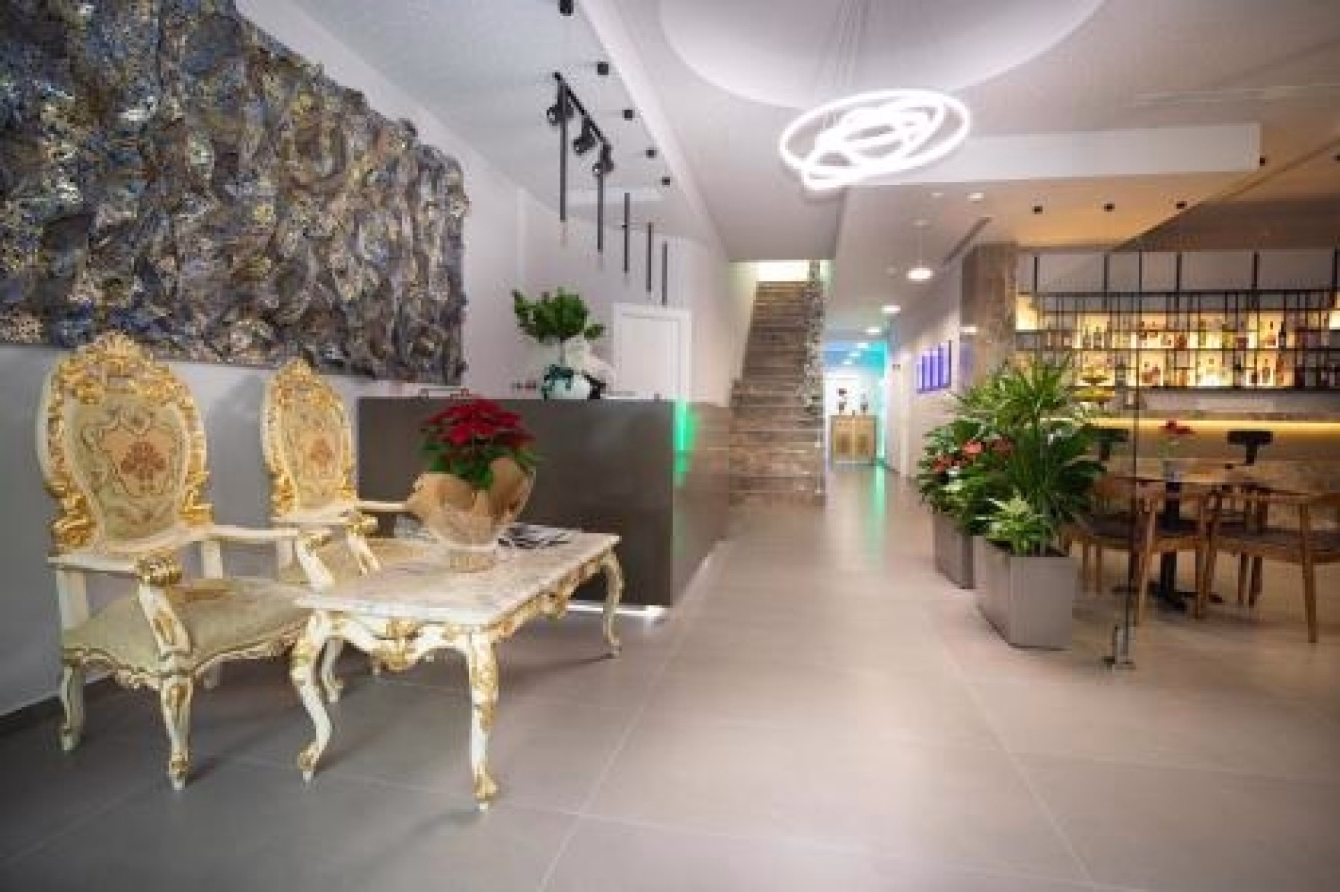 🏩 Hôtel 4* - Jour 1