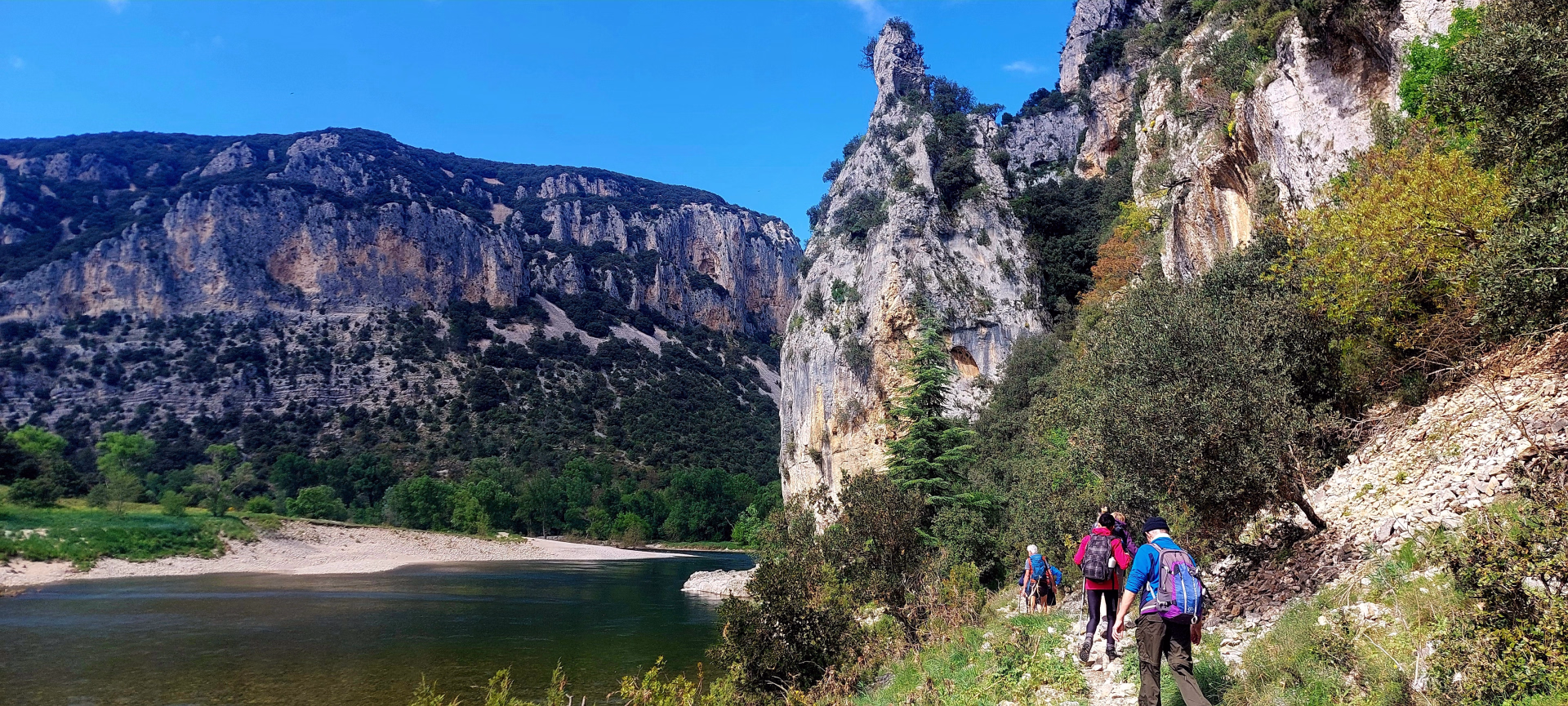 Escapade sportive en Ardèche entre rando, spéléo et nature