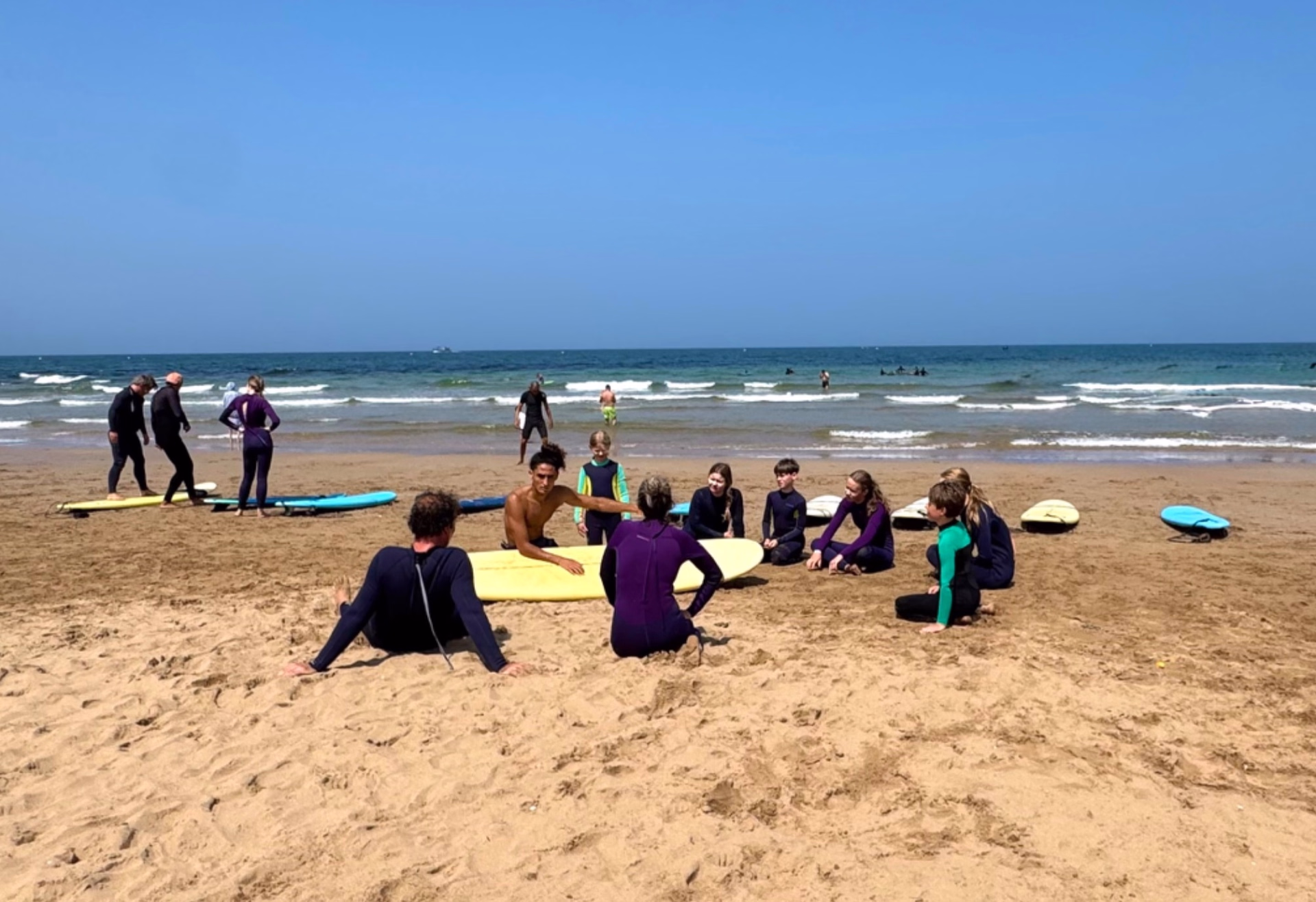 Vacances en famille à Taghazout : apprenez à surfer au Maroc