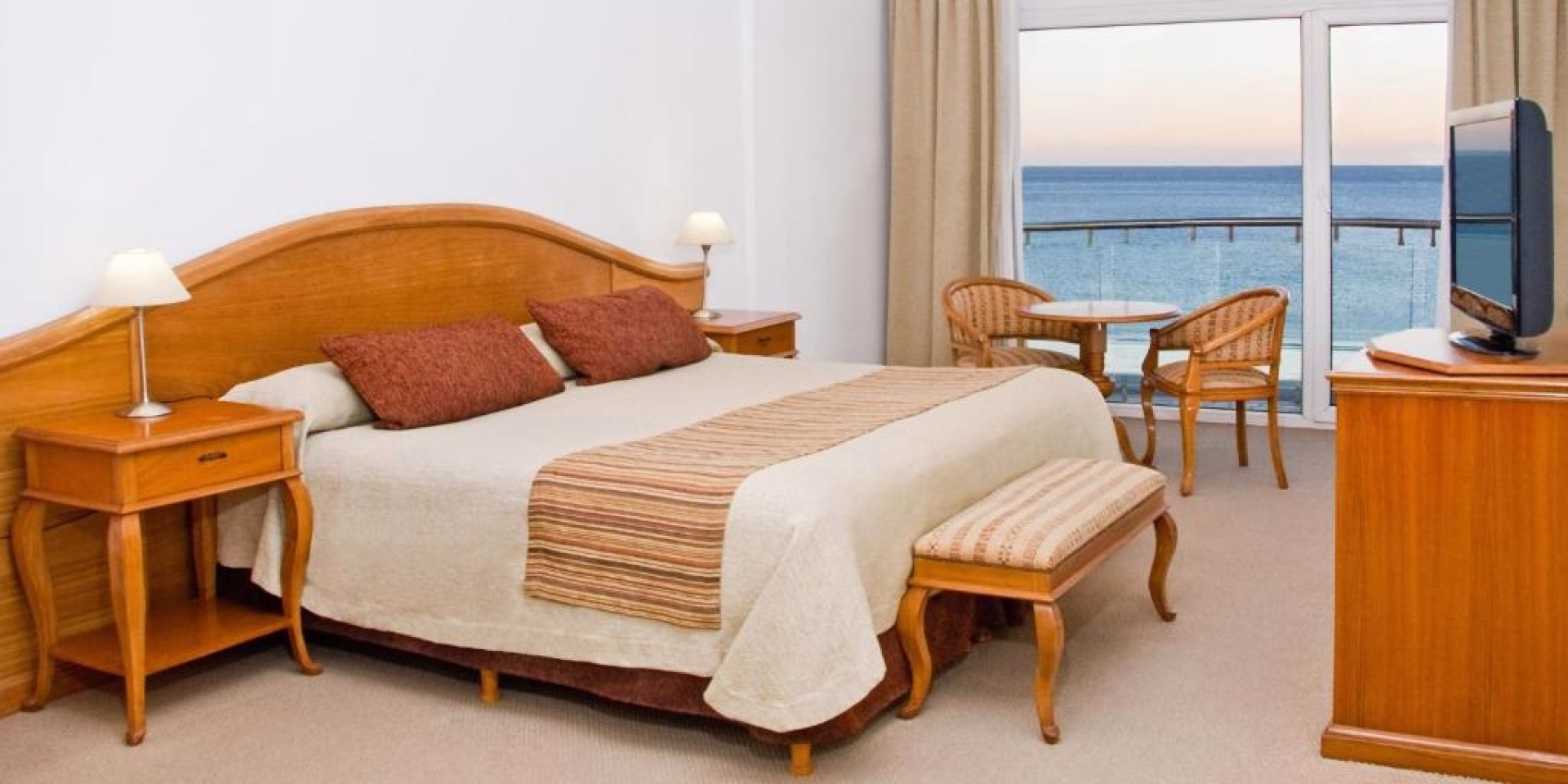 🏩 Hôtel 3* - Jours 5 à 7