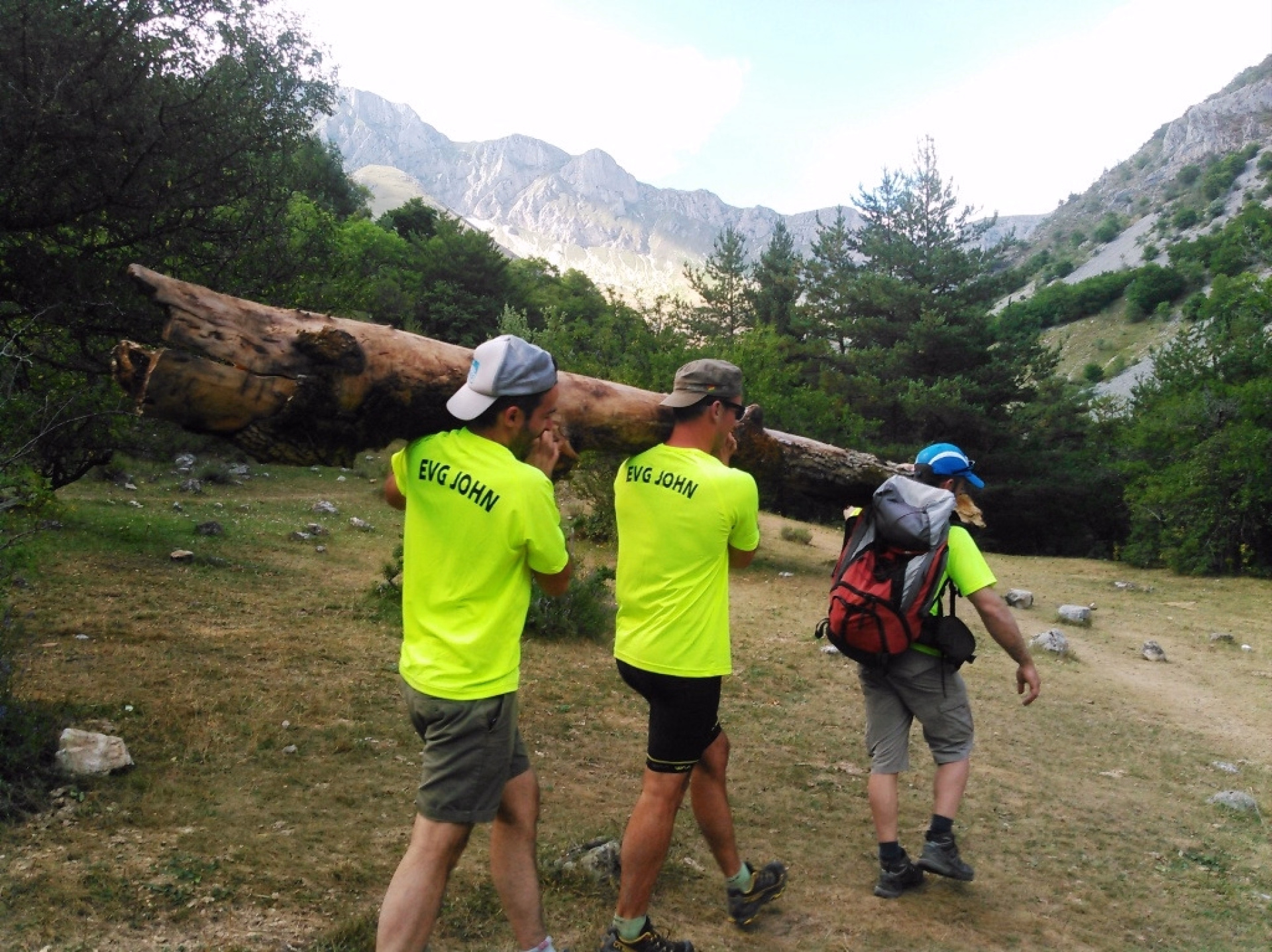 Randonnée et bivouac sur les traces du loup dans les Hautes-Alpes, Gap