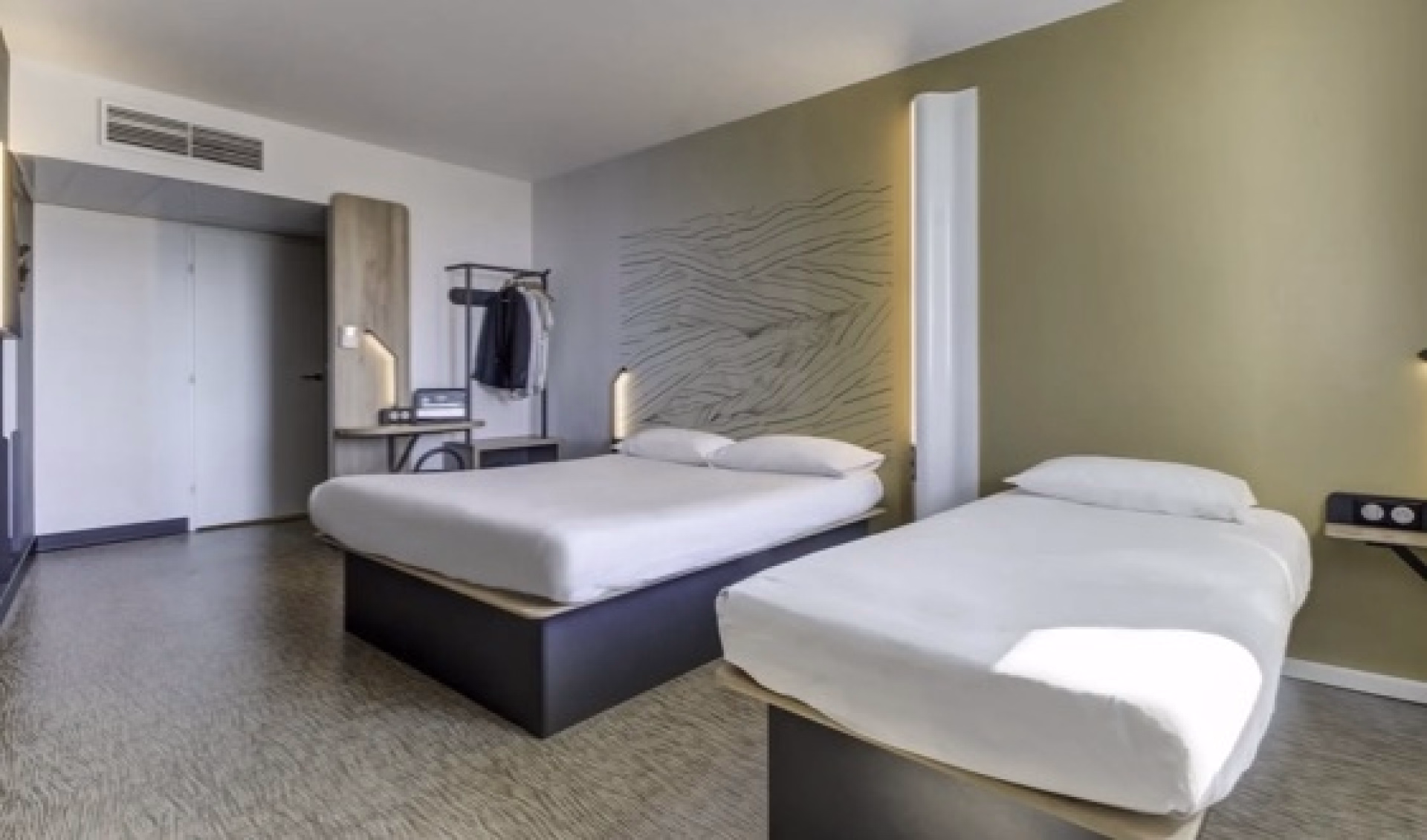 🏨 Hôtel 3* - Jour 1