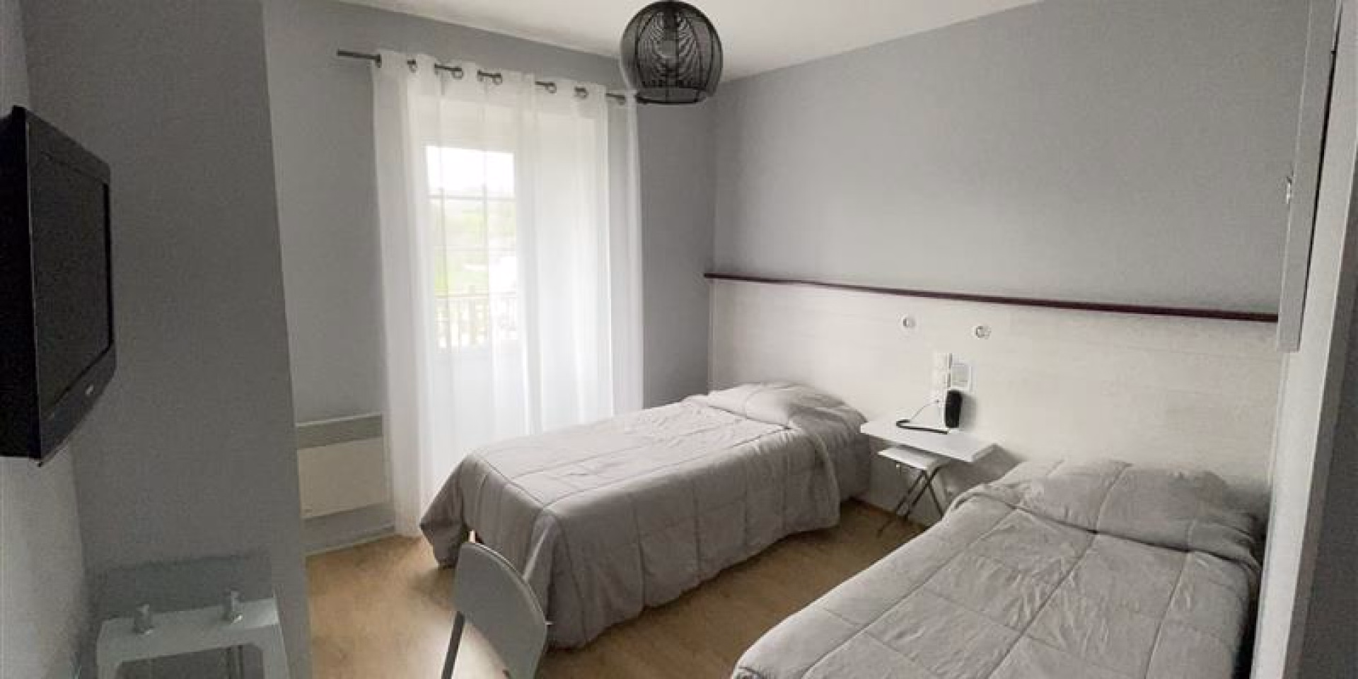 🏨 Hôtel 3* - Jour 1 et 3