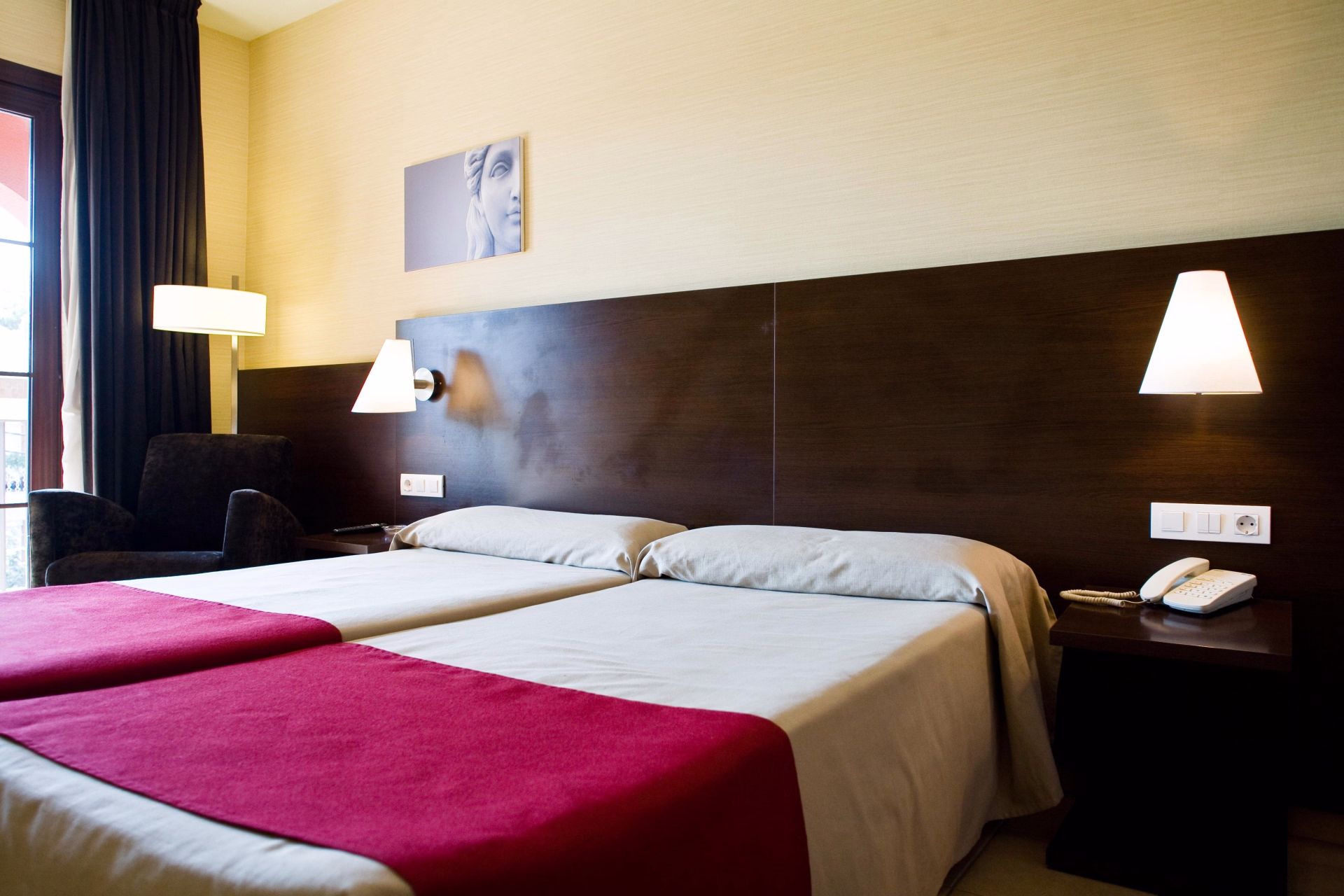 🏨 Hôtel 3* - Jours 1 à 3