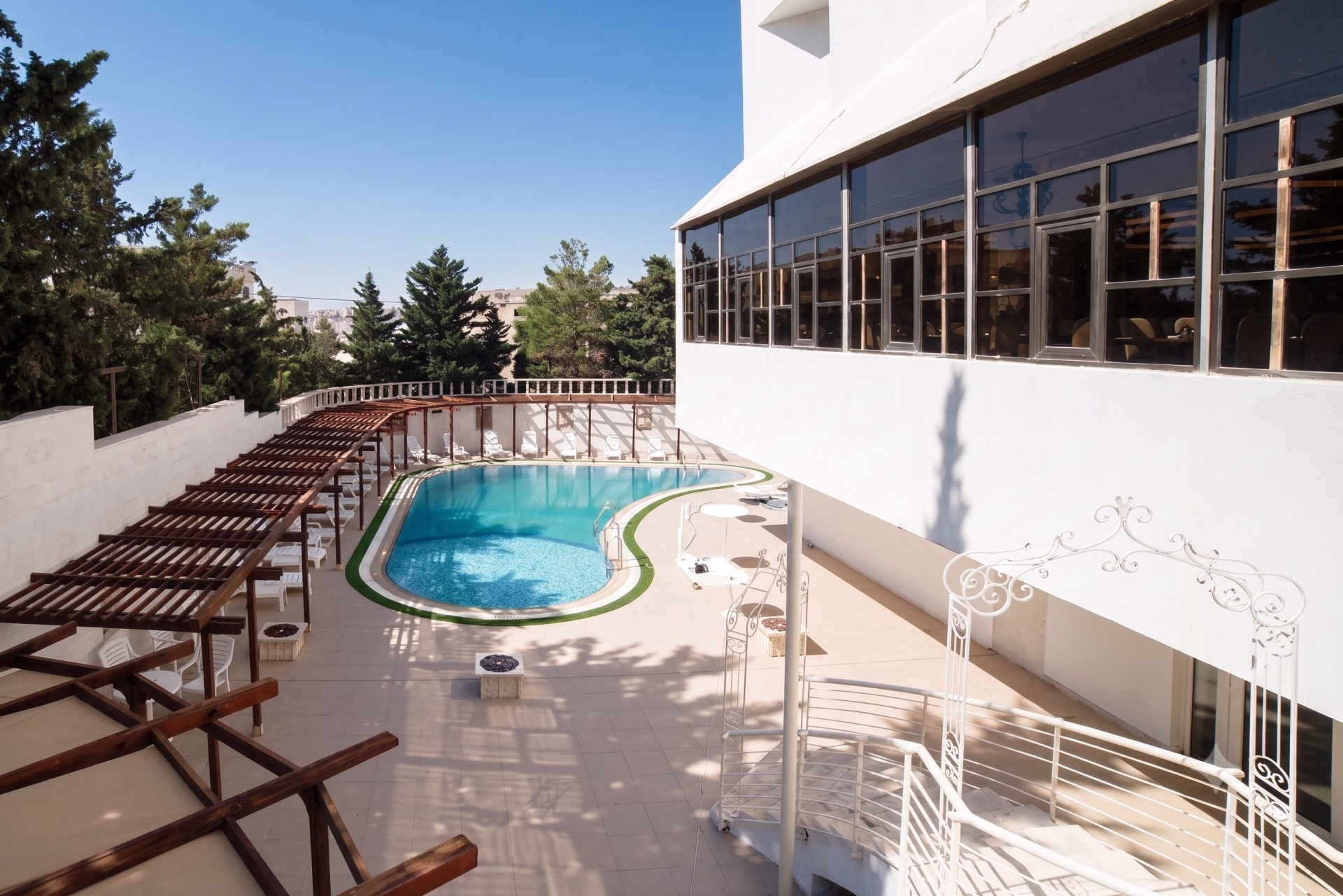 🏨 Hôtel 4* - Jour 1